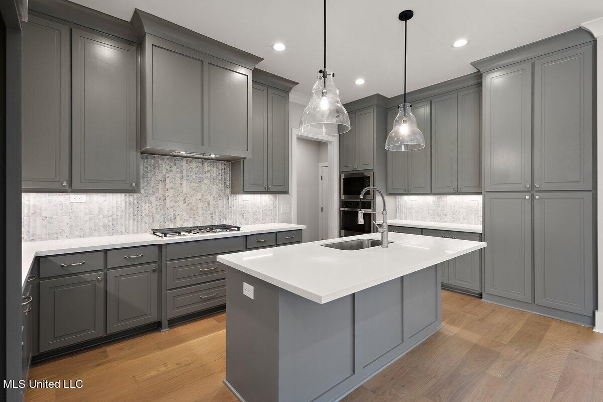 205 Lakecrest Drive Property Photo 7