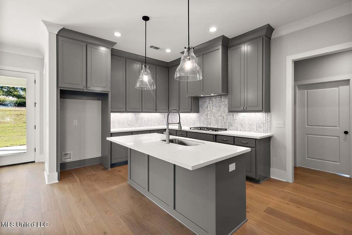 205 Lakecrest Drive Property Photo 9