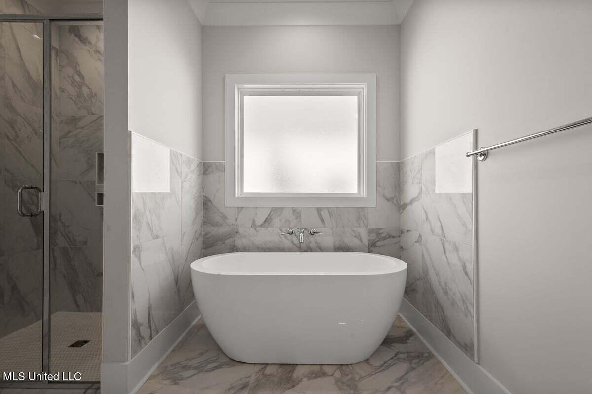 205 Lakecrest Drive Property Photo 16