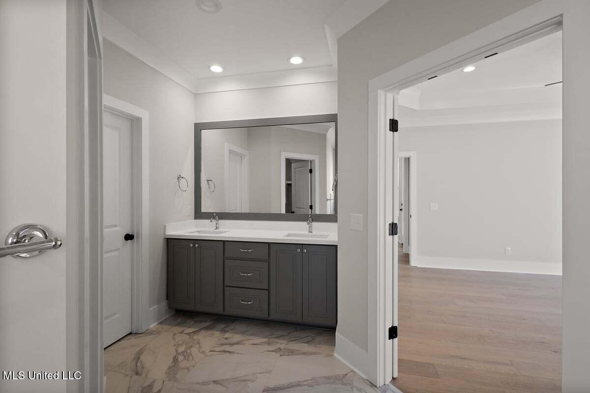 205 Lakecrest Drive Property Photo 18