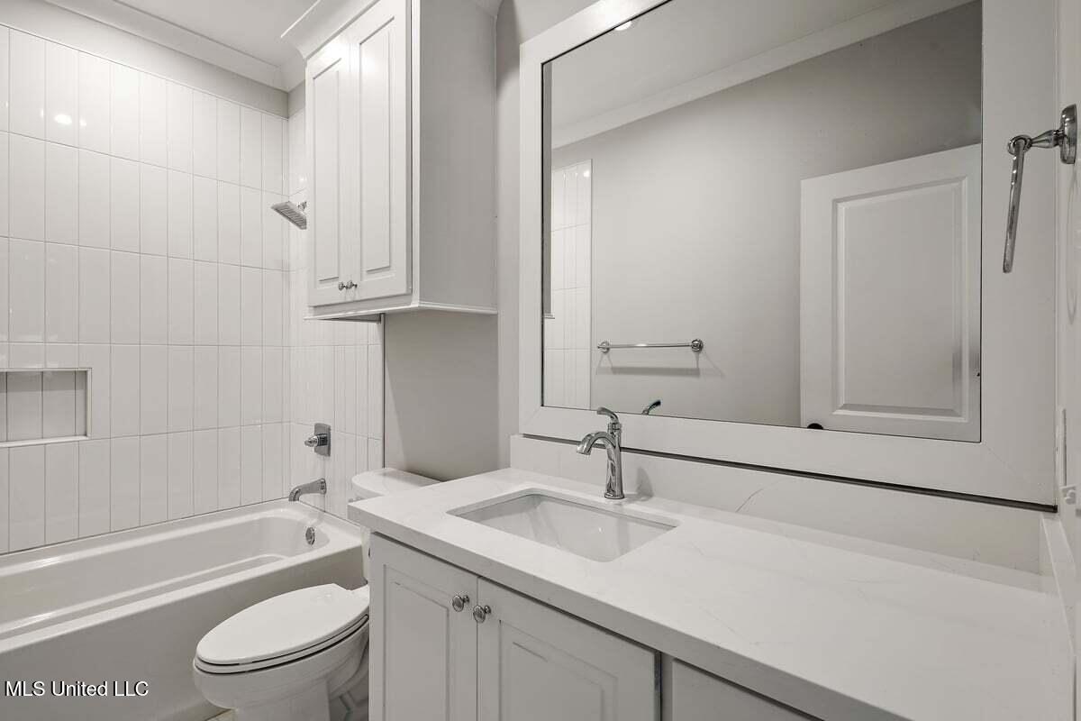 205 Lakecrest Drive Property Photo 23