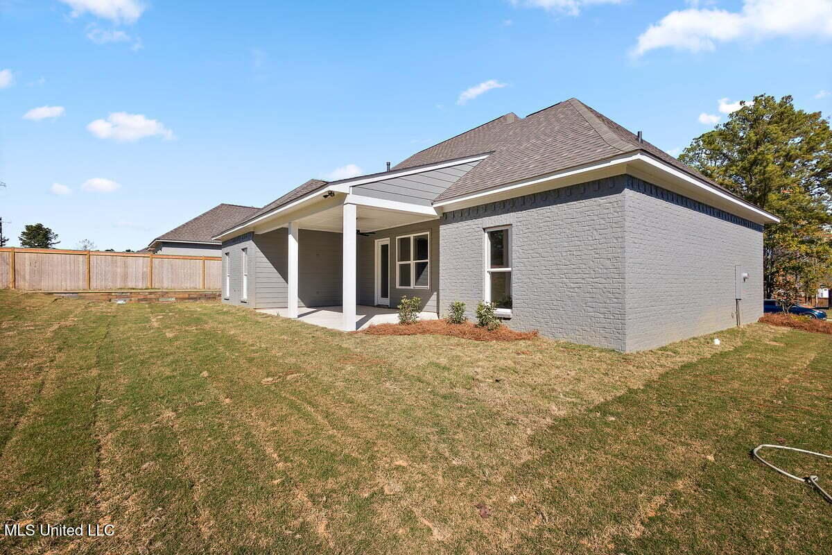 205 Lakecrest Drive Property Photo 27