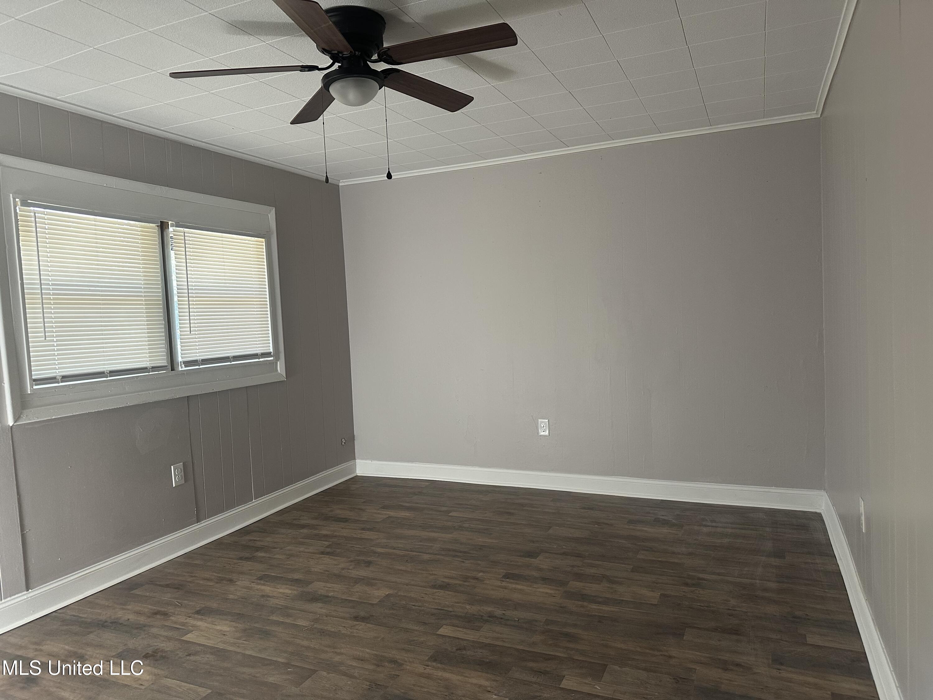 2725 Charleston Drive Property Photo 7