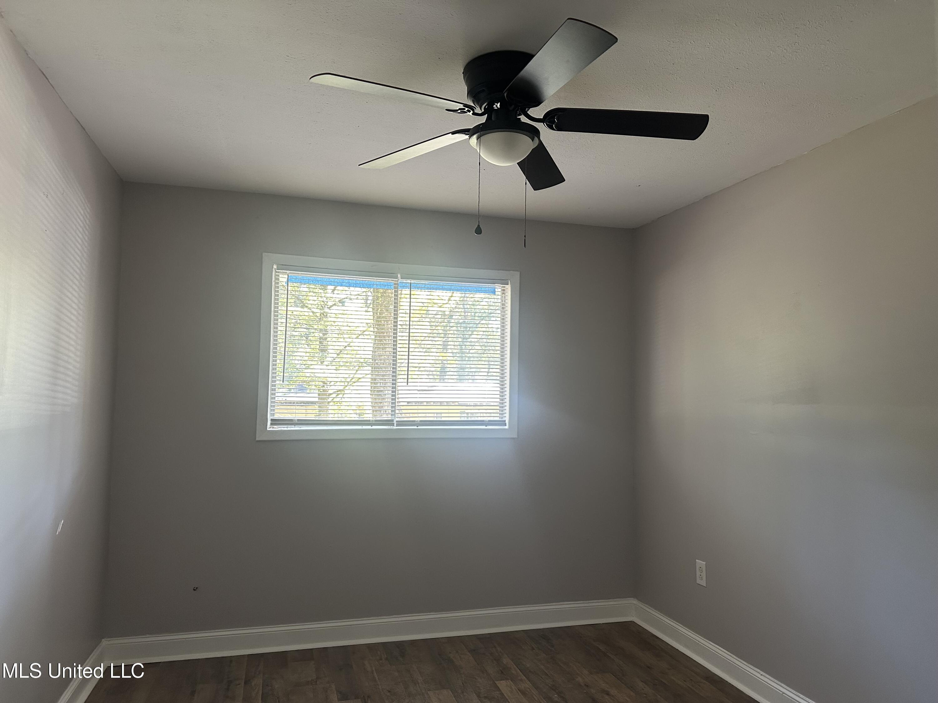 2725 Charleston Drive Property Photo 9