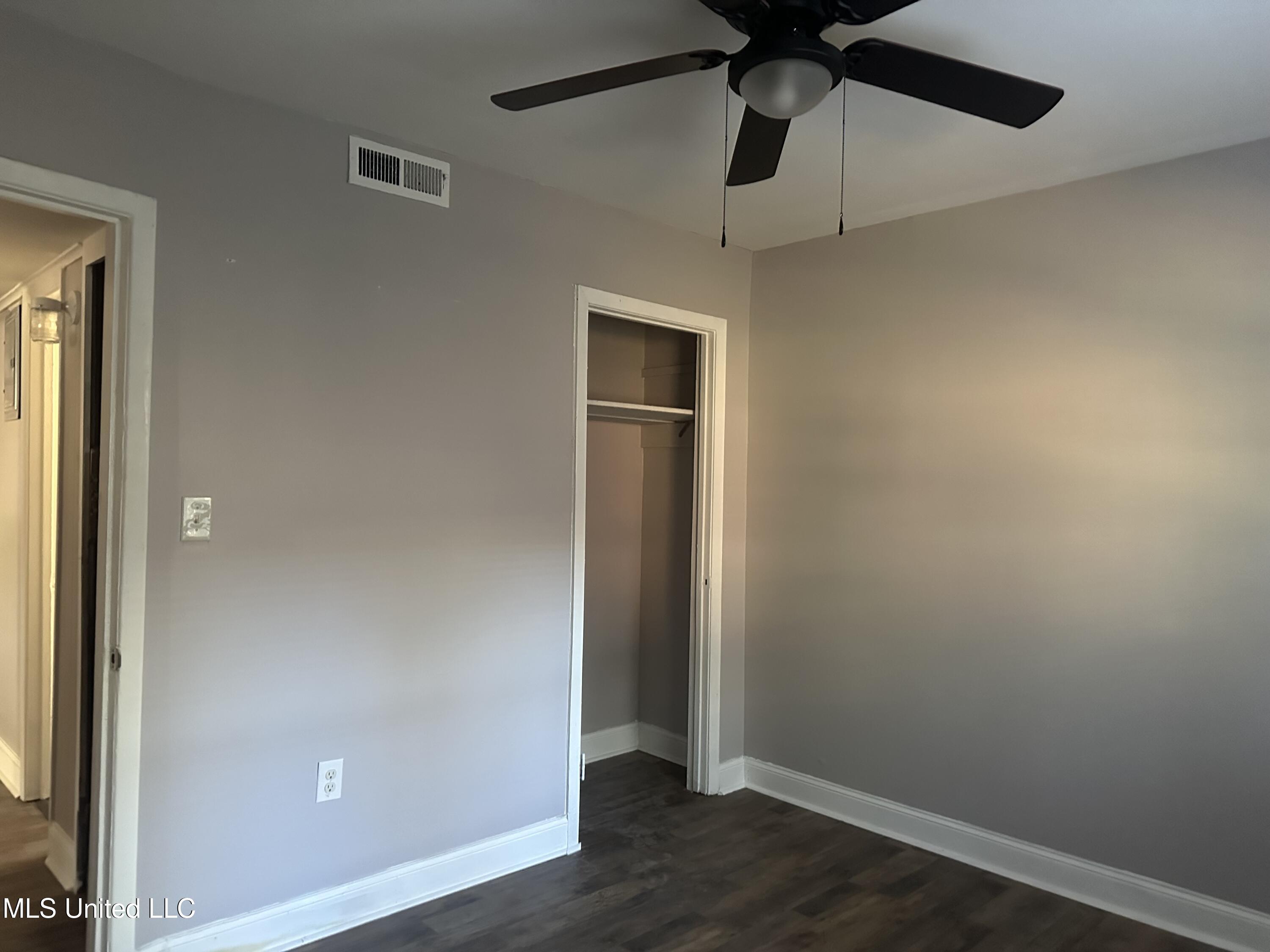 2725 Charleston Drive Property Photo 17