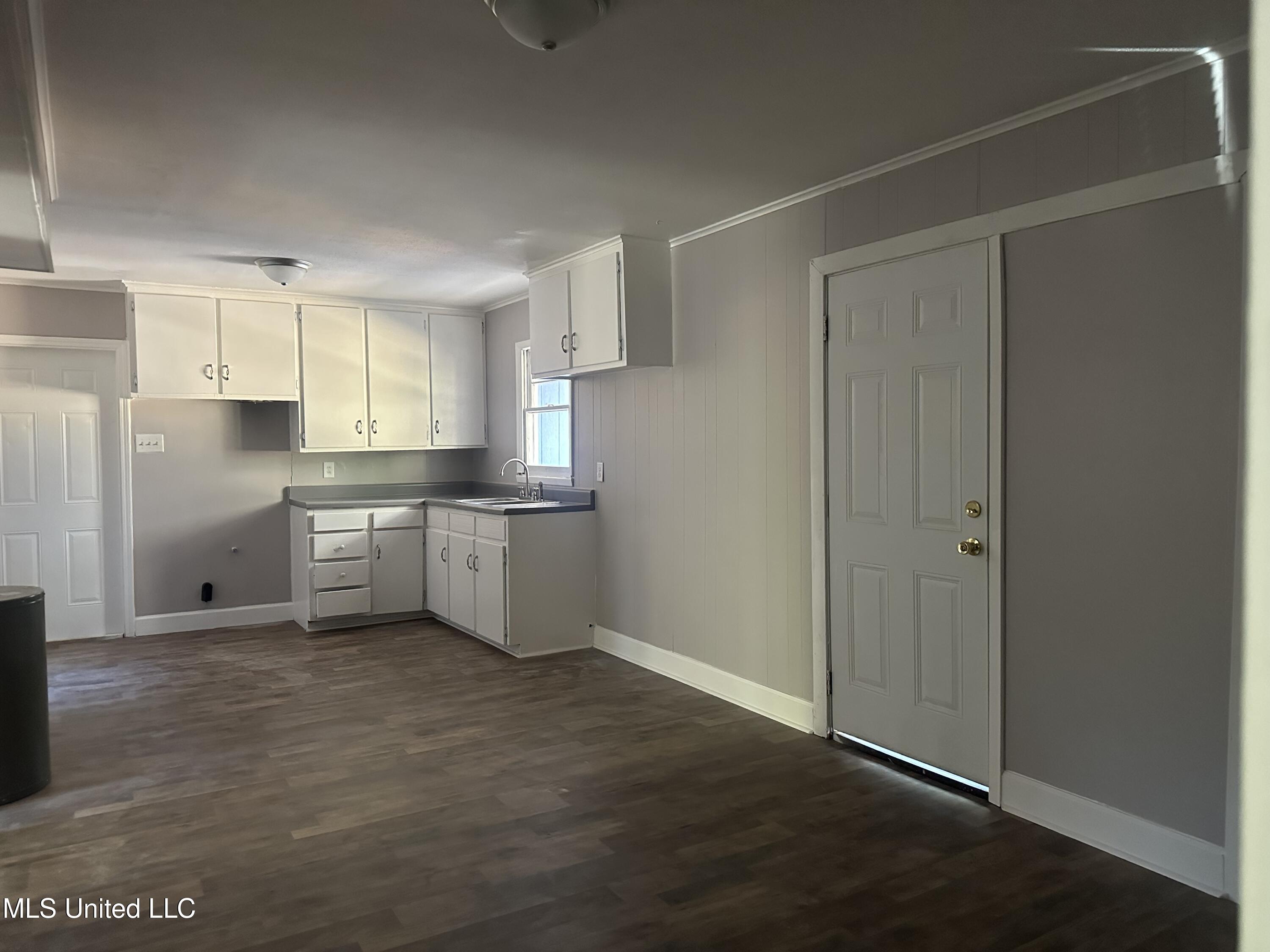 2725 Charleston Drive Property Photo 21