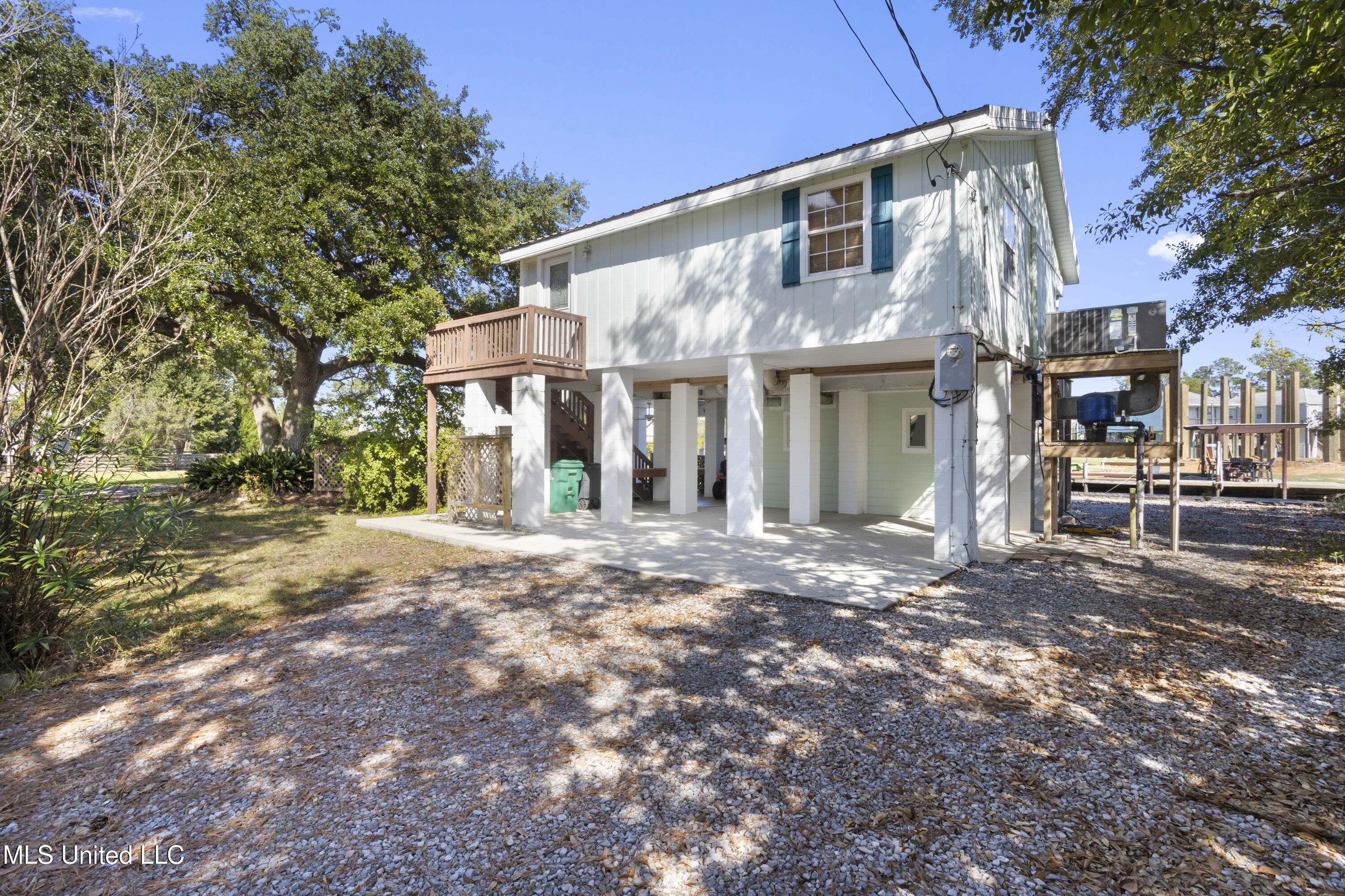 11046 New York Street Property Photo 5