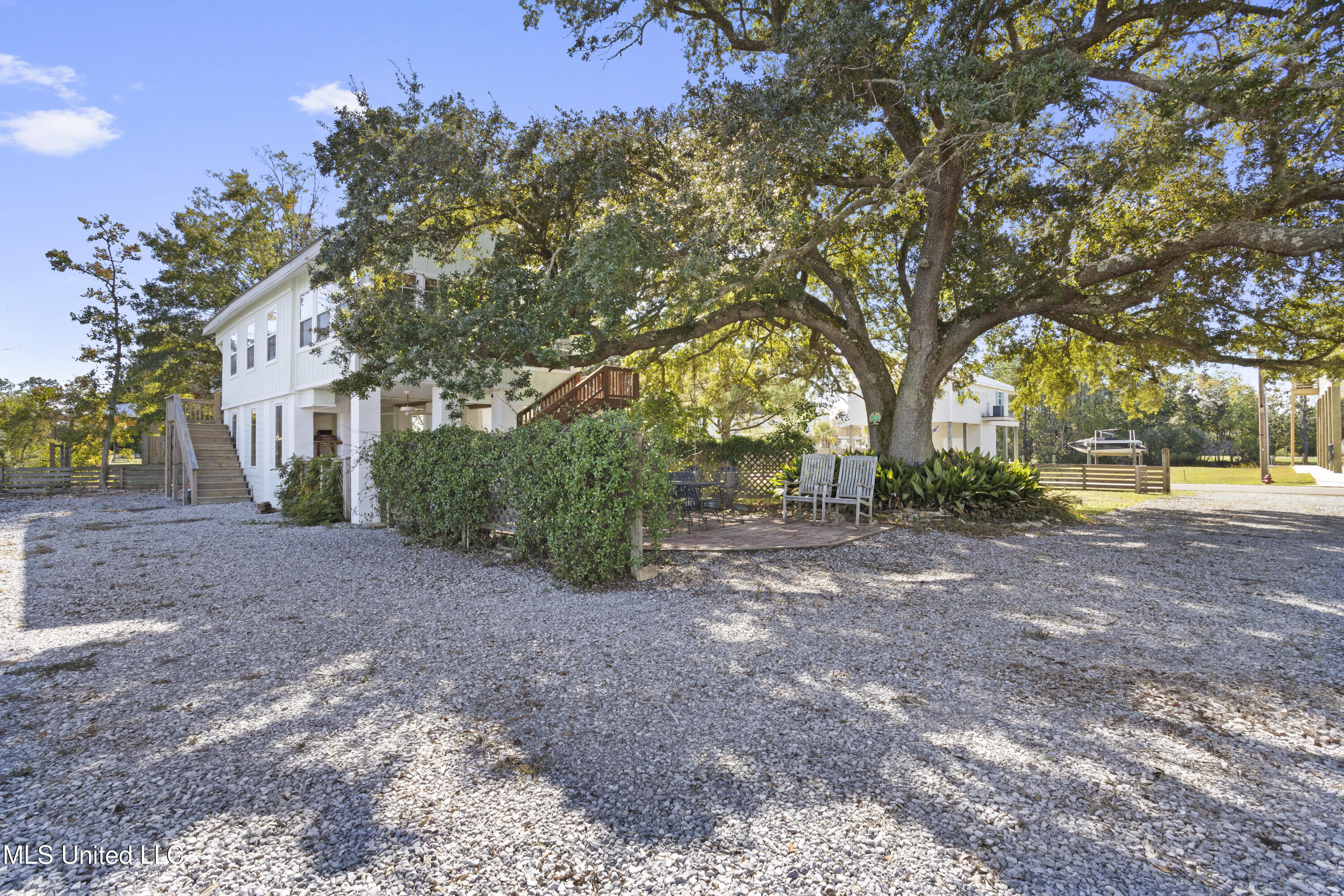 11046 New York Street Property Photo 7