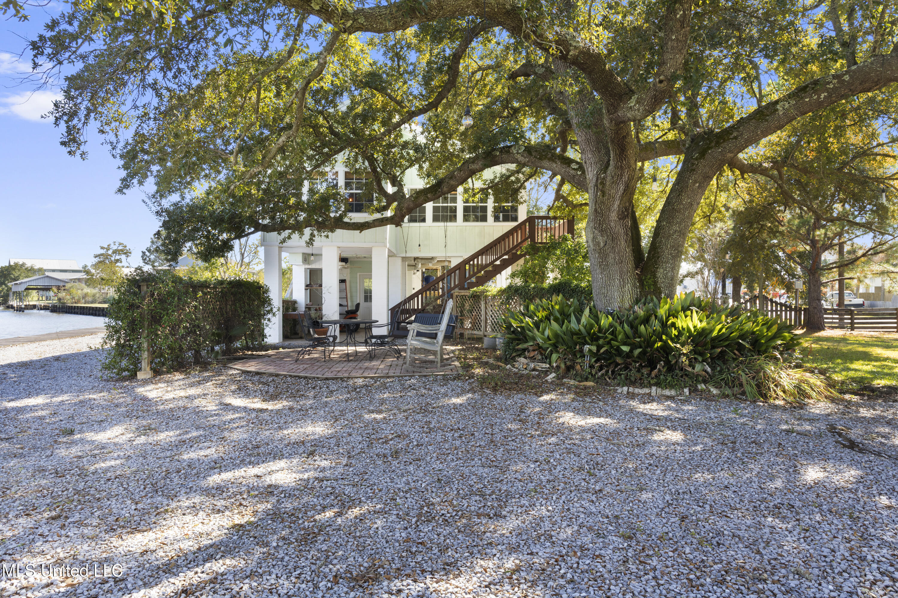 11046 New York Street Property Photo 9