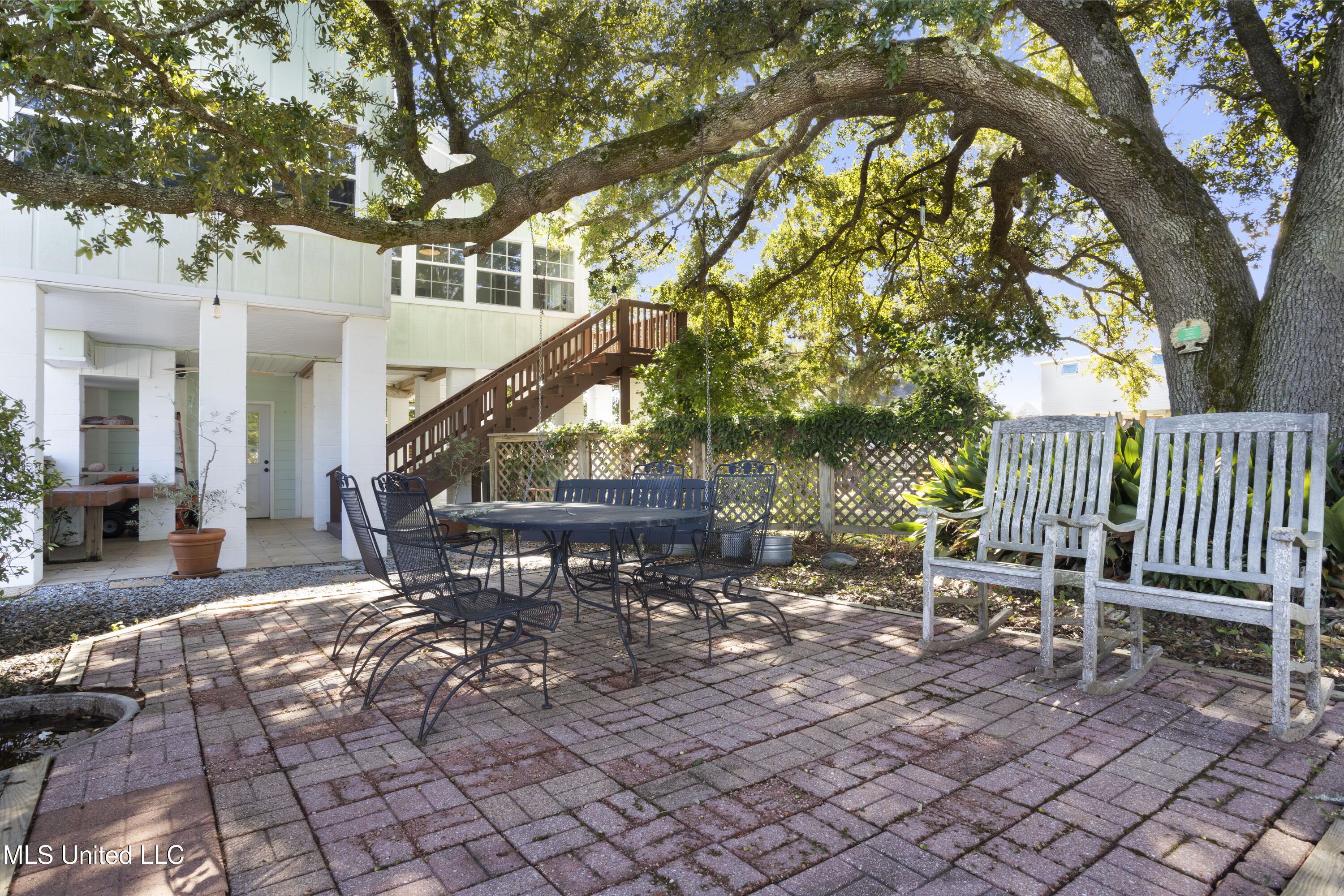 11046 New York Street Property Photo 10