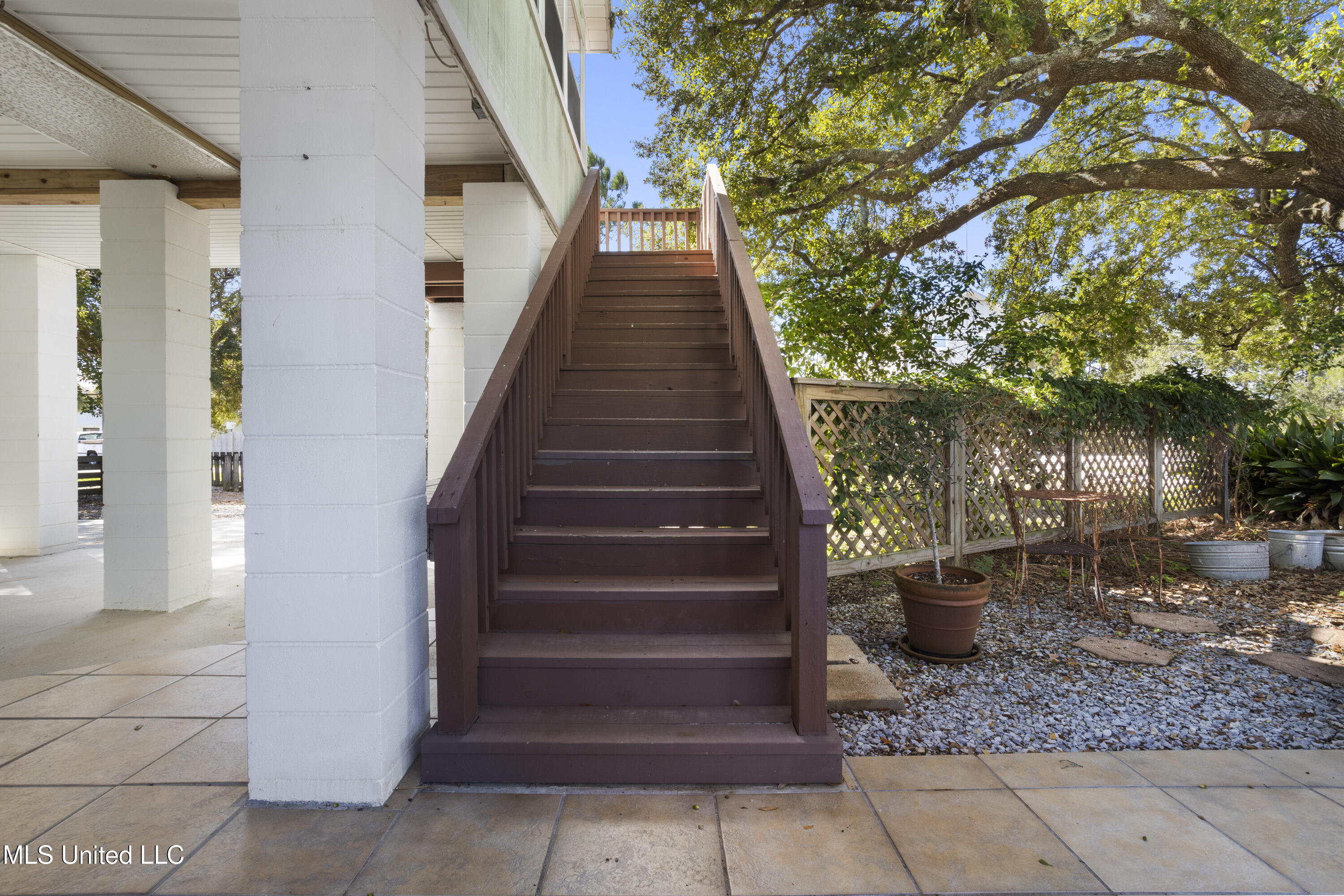 11046 New York Street Property Photo 12