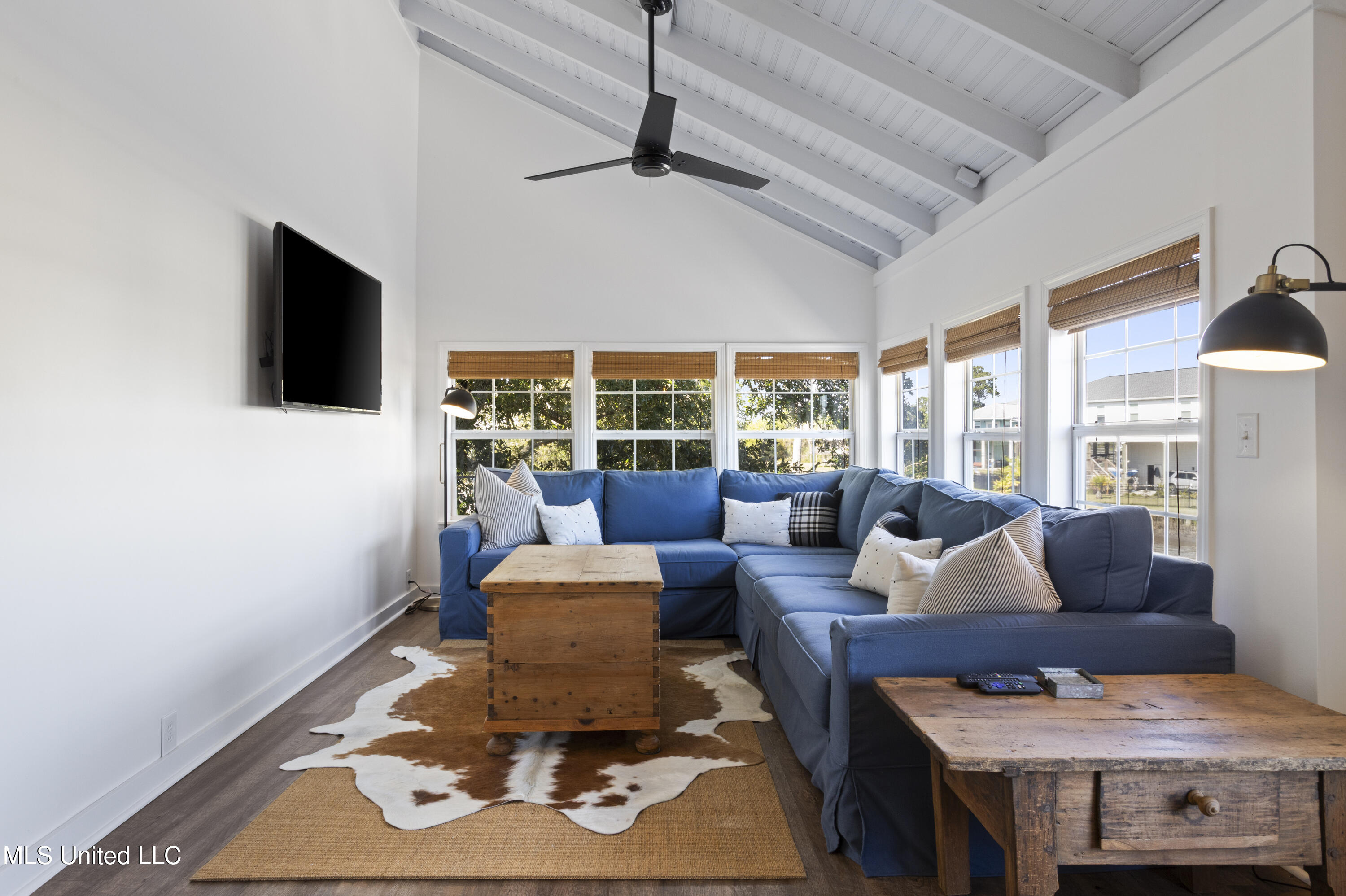 11046 New York Street Property Photo 13