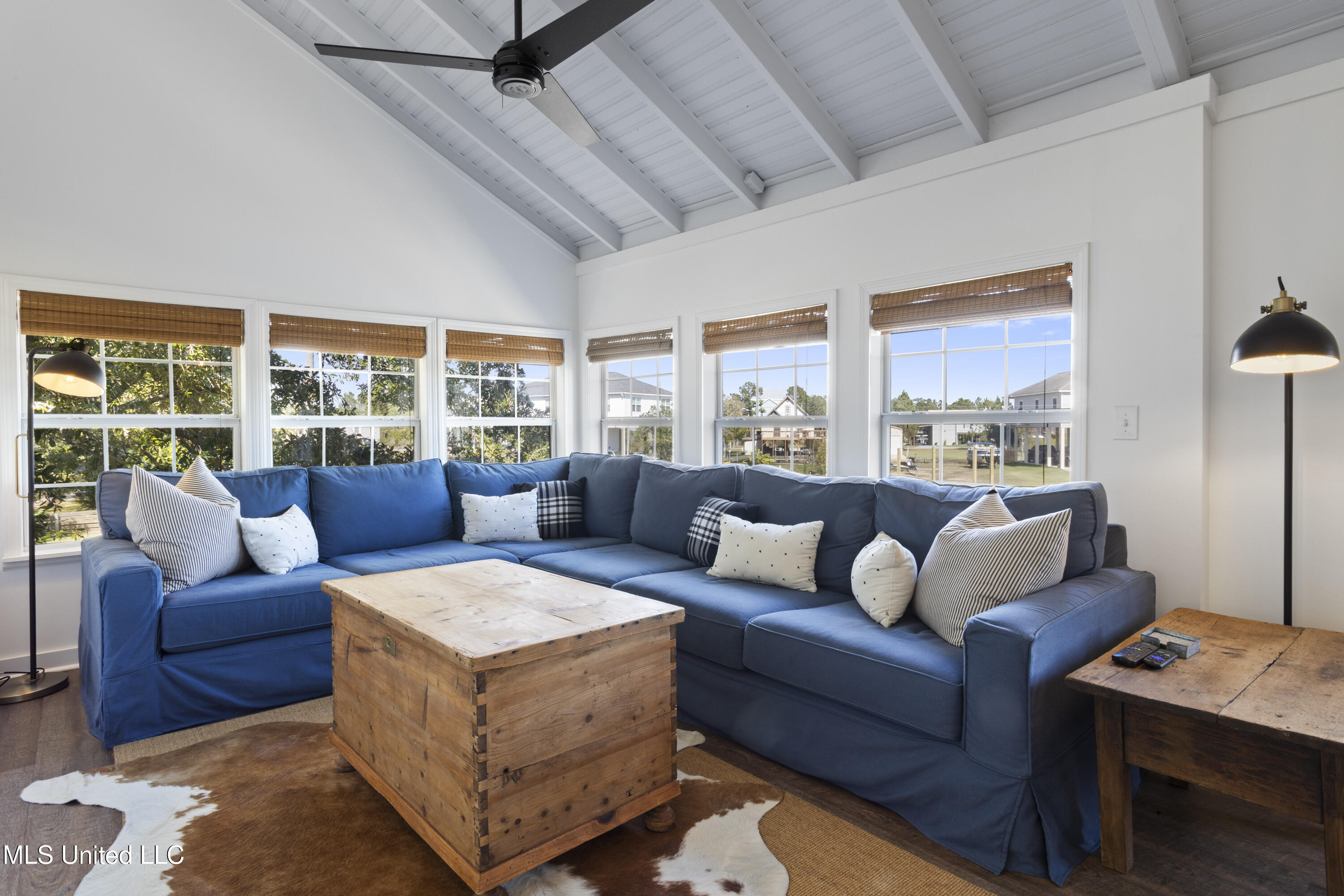 11046 New York Street Property Photo 14