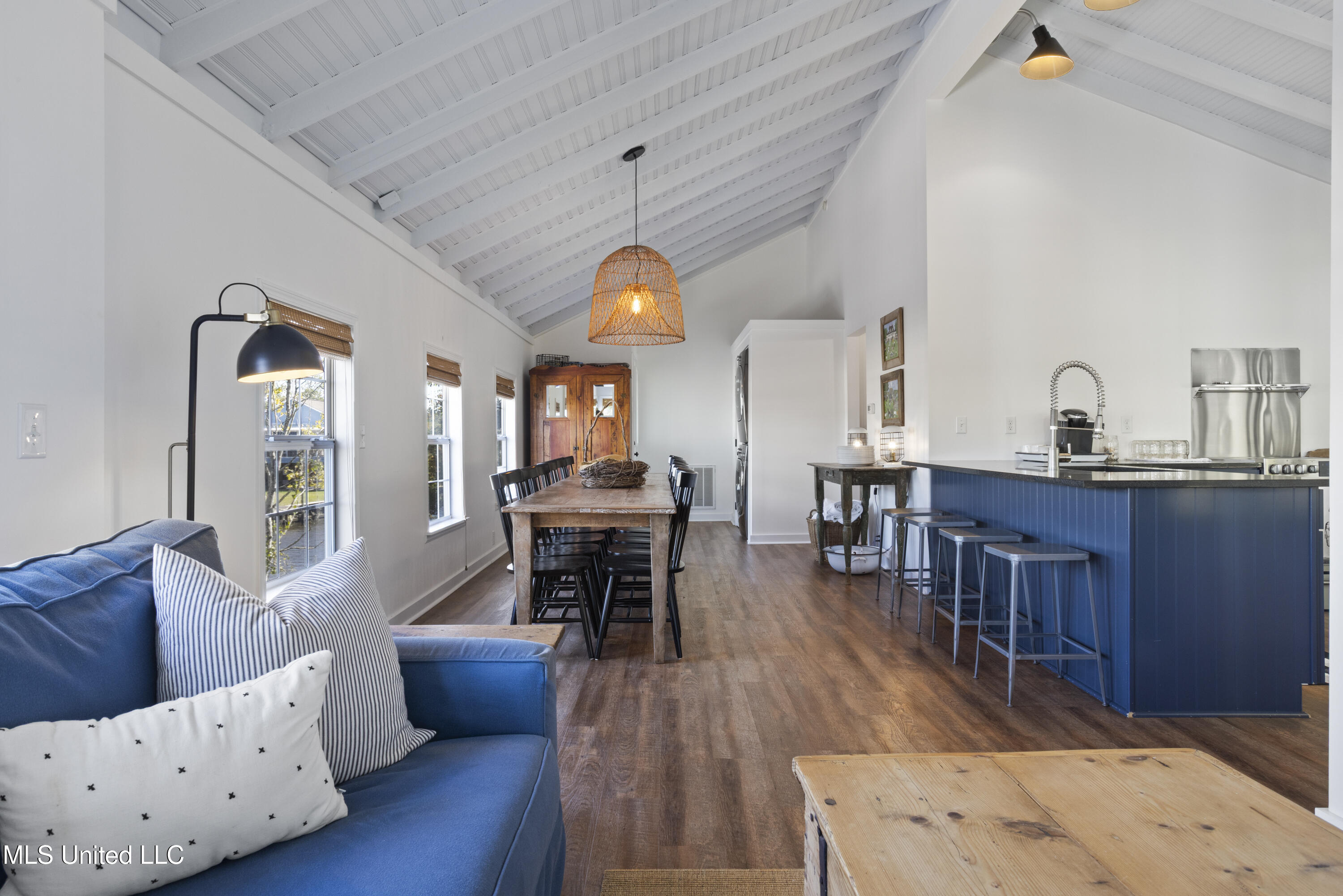 11046 New York Street Property Photo 16