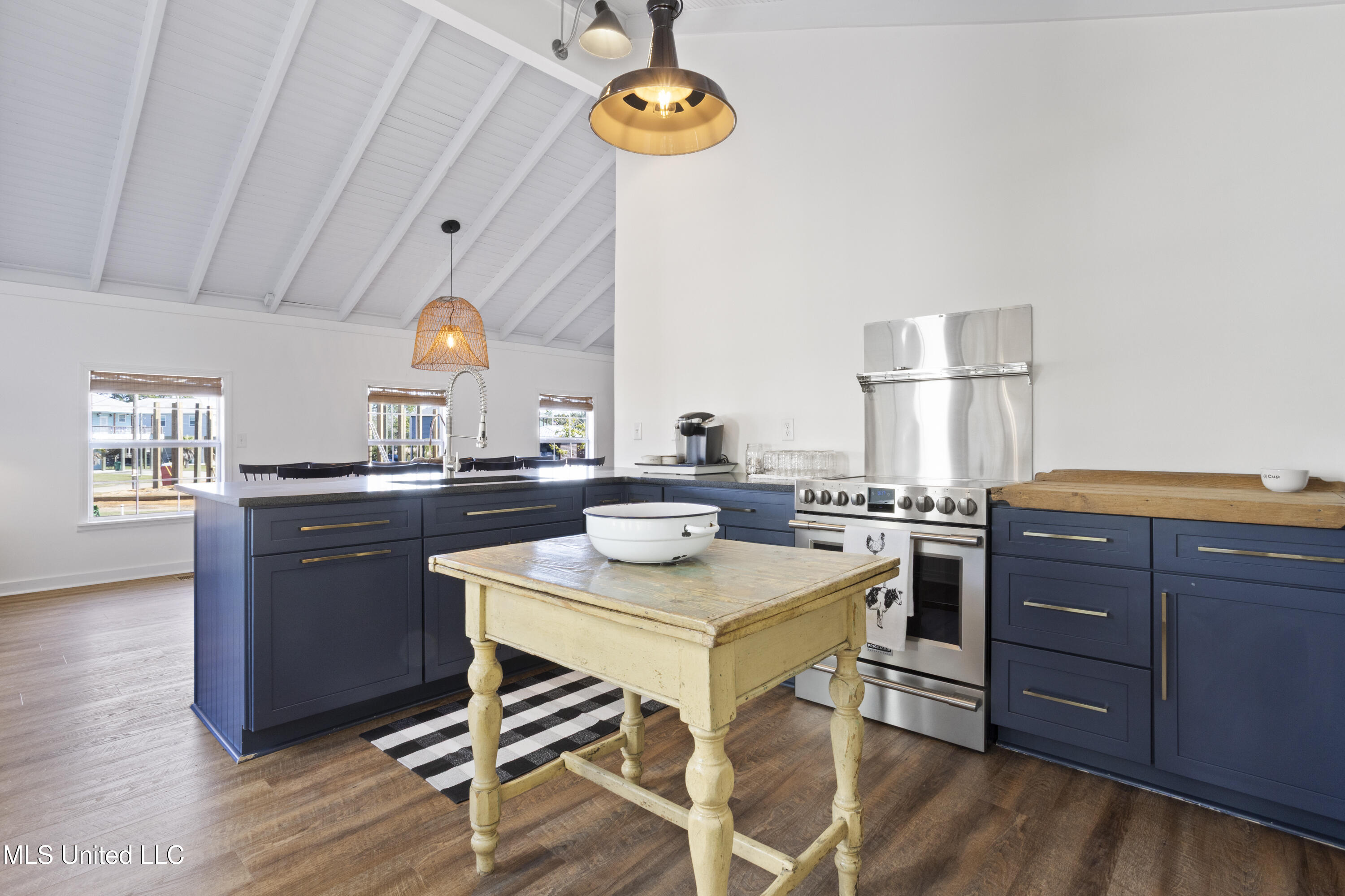 11046 New York Street Property Photo 19