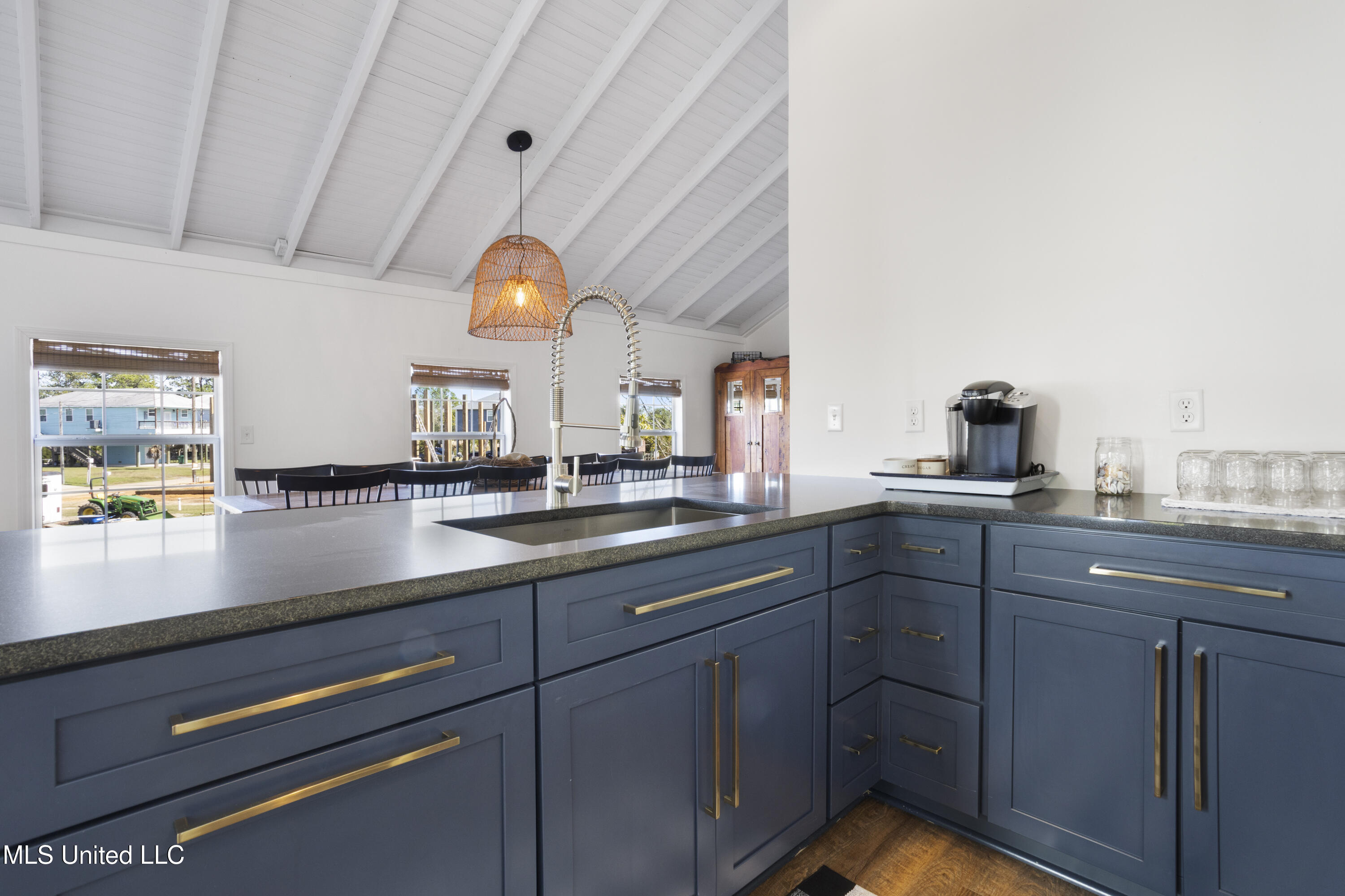 11046 New York Street Property Photo 20