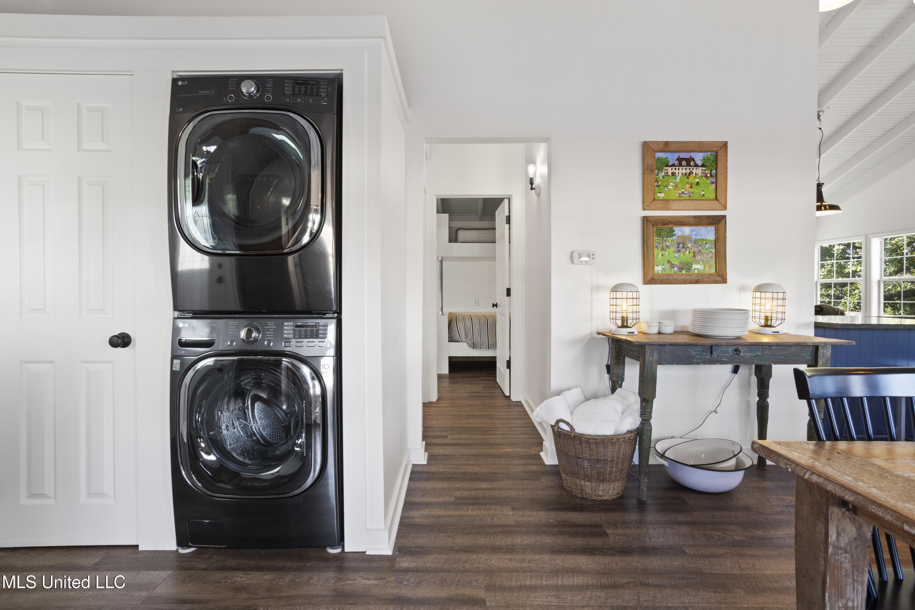 11046 New York Street Property Photo 24