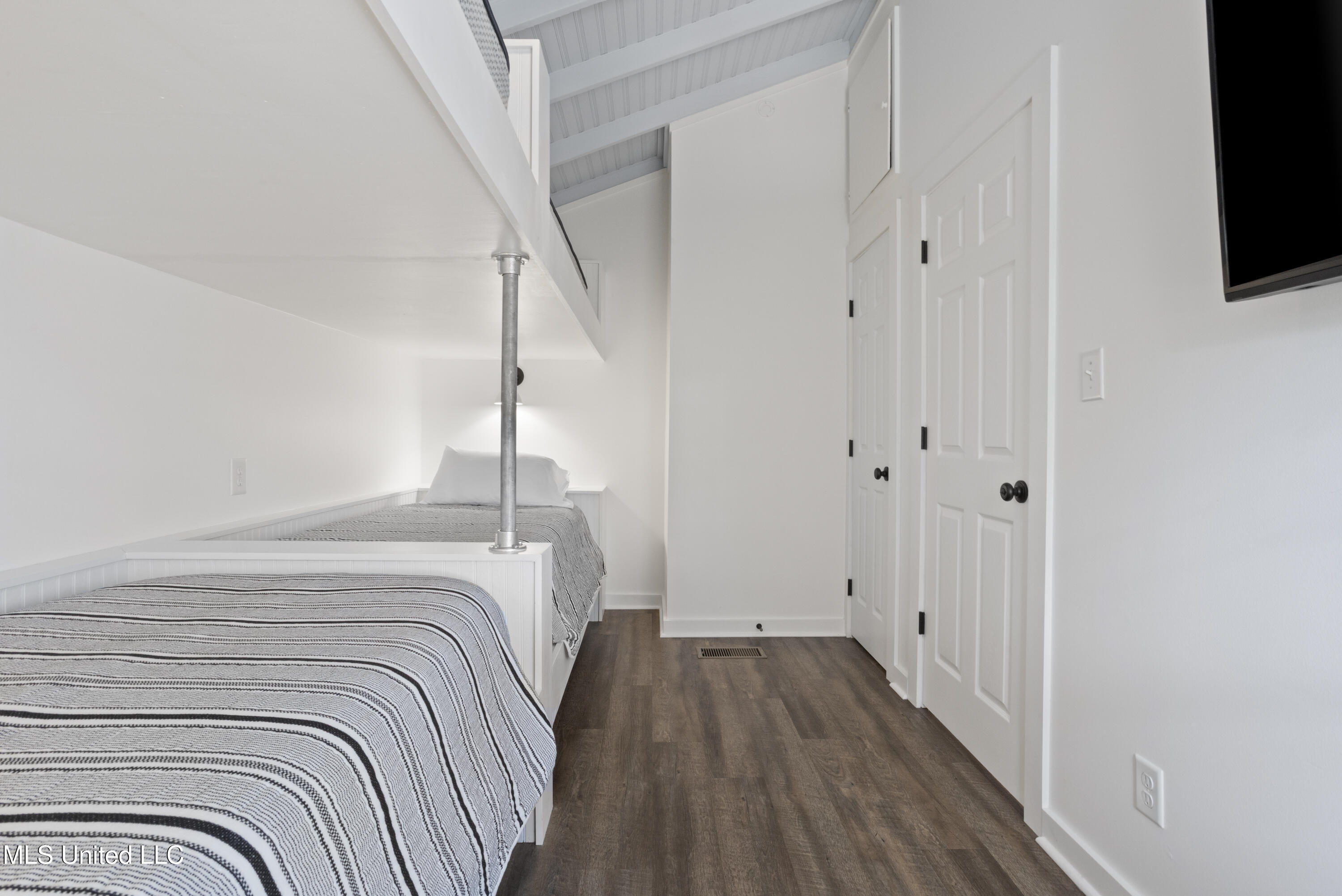 11046 New York Street Property Photo 26