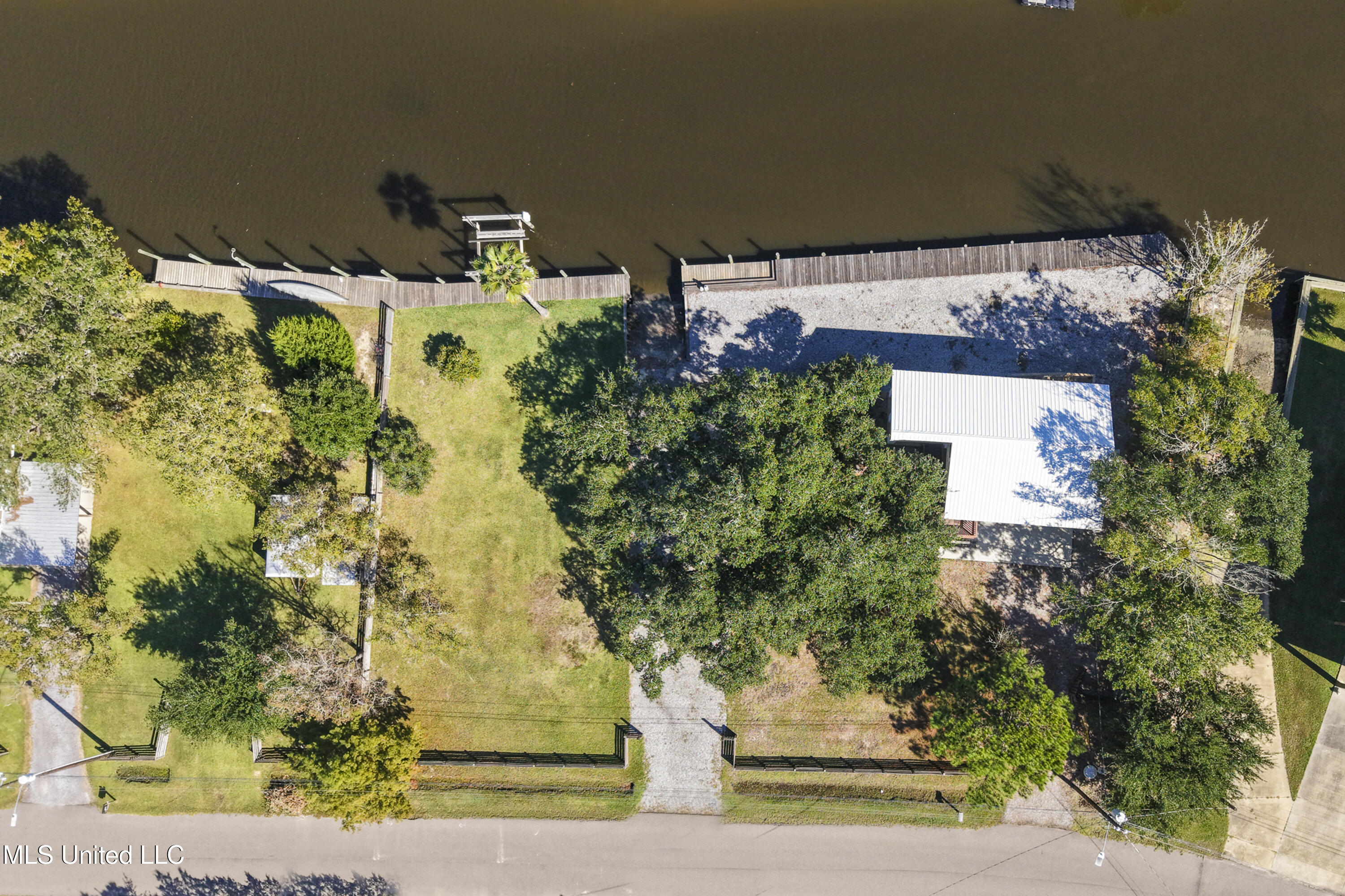 11046 New York Street Property Photo 32