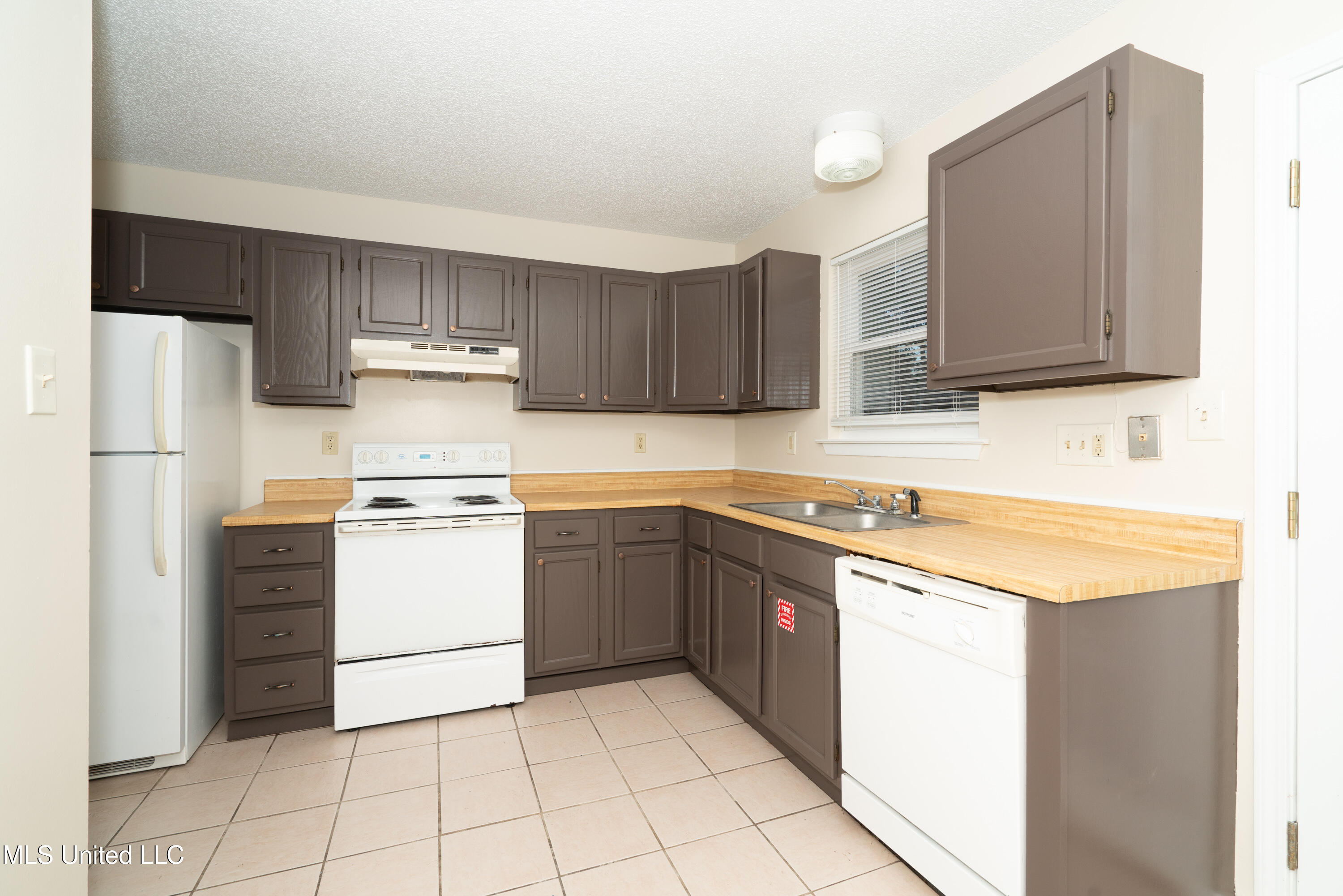 20111 Daugherty Road Property Photo 7