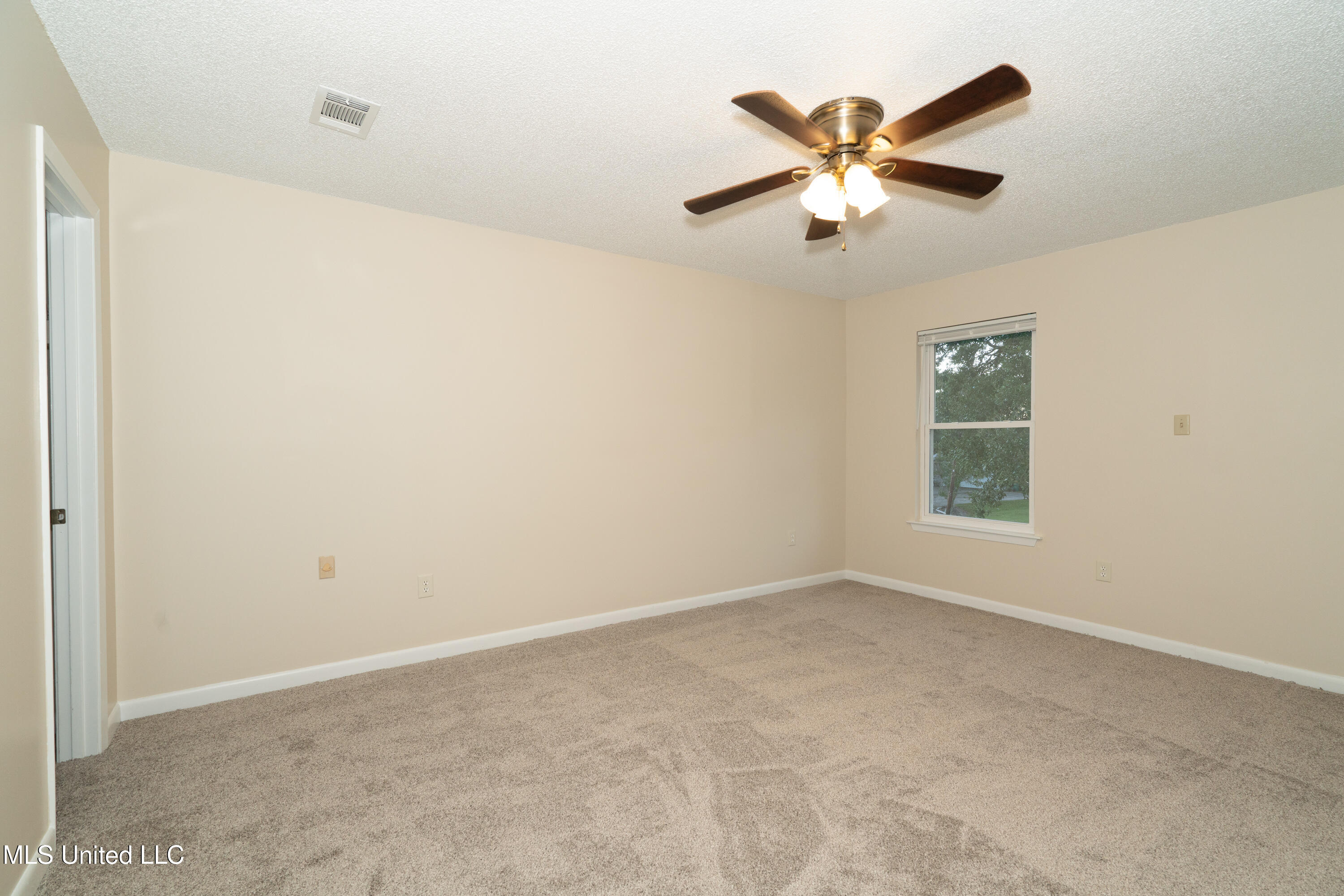 20111 Daugherty Road Property Photo 12