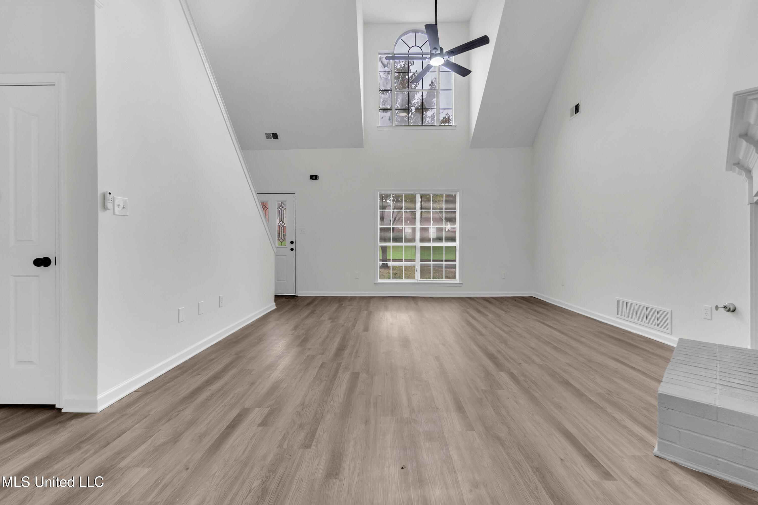 959 Scotch Pine Cove Property Photo 9