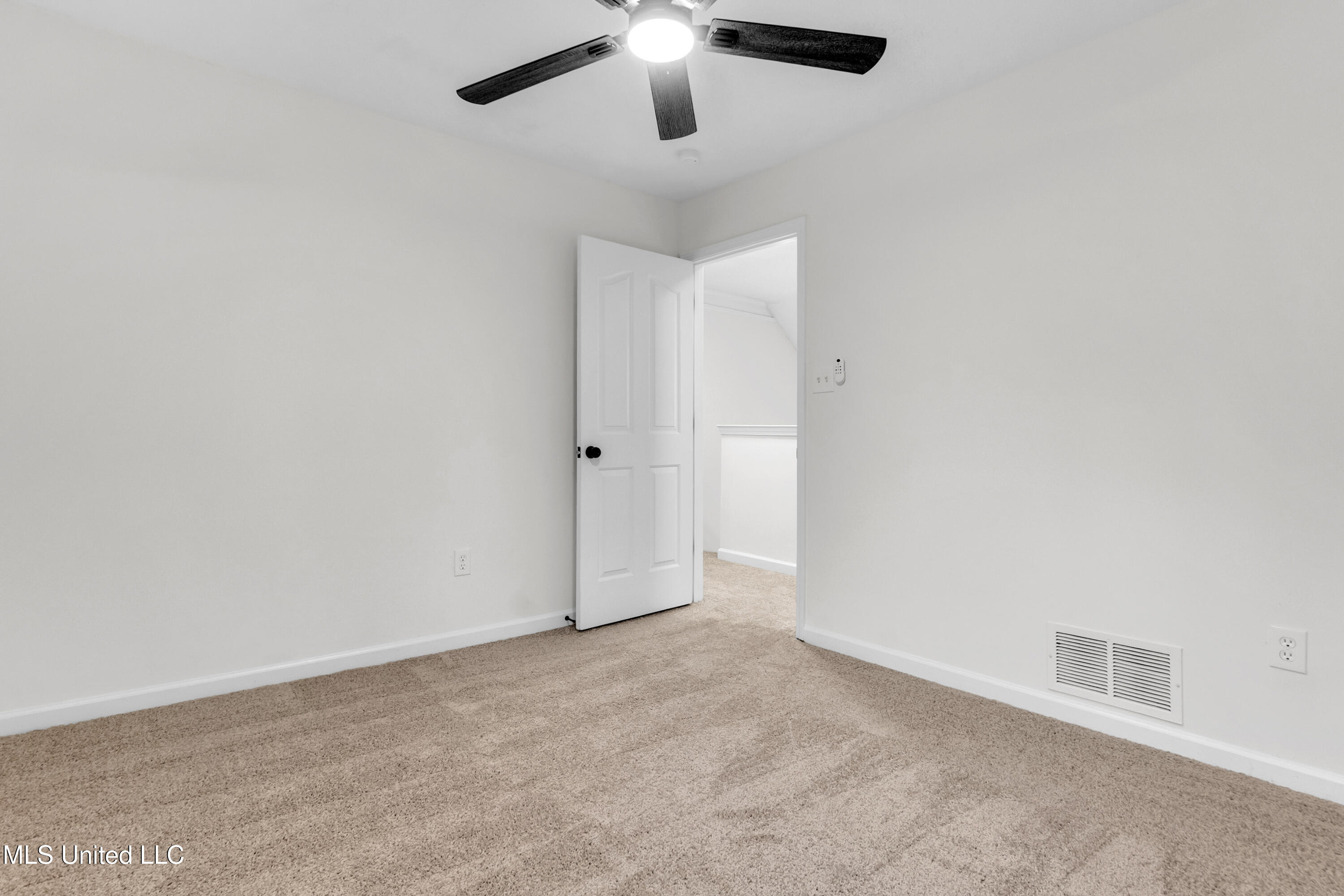 959 Scotch Pine Cove Property Photo 28