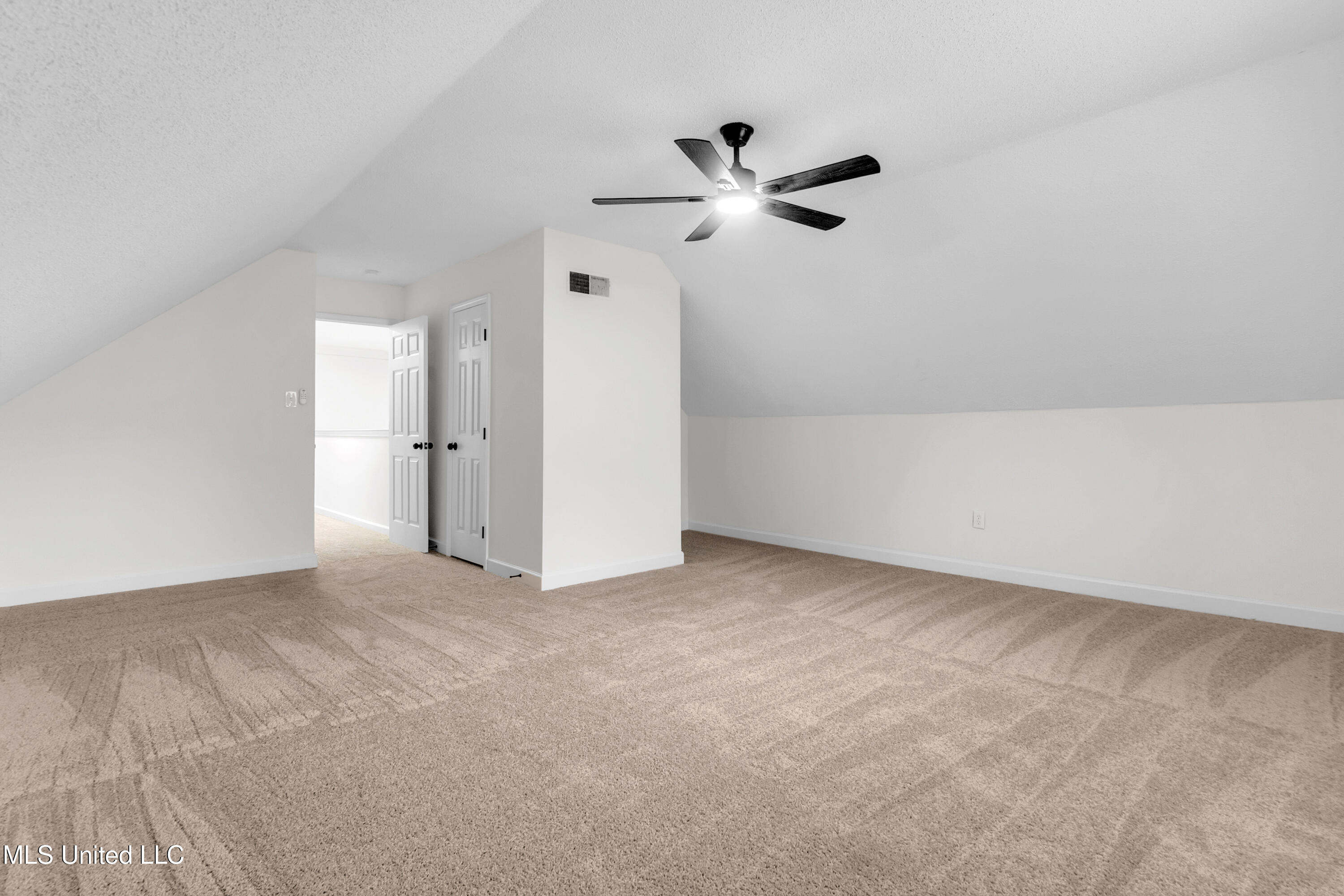 959 Scotch Pine Cove Property Photo 30