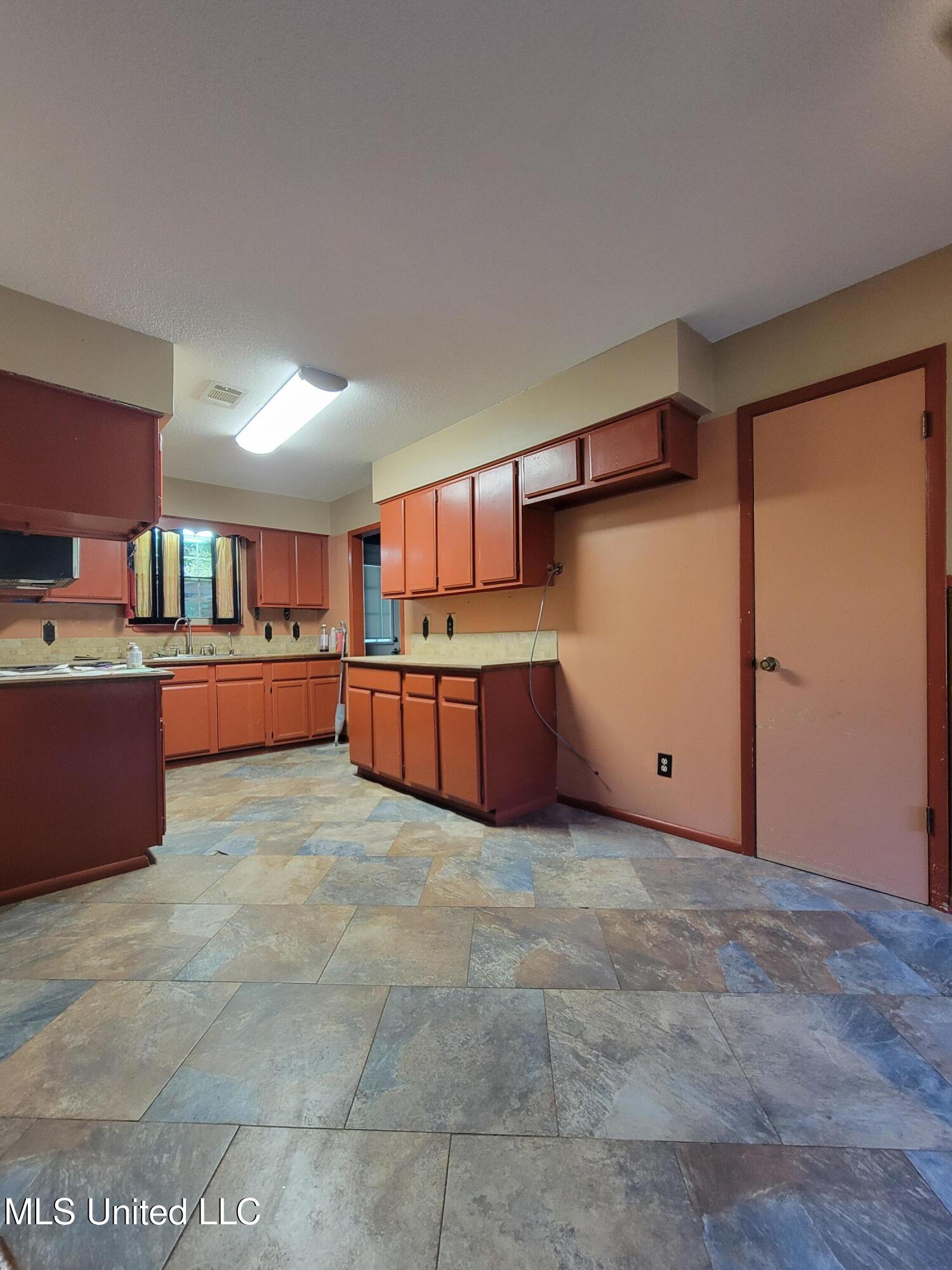 3954 River Pine Drive Property Photo 2