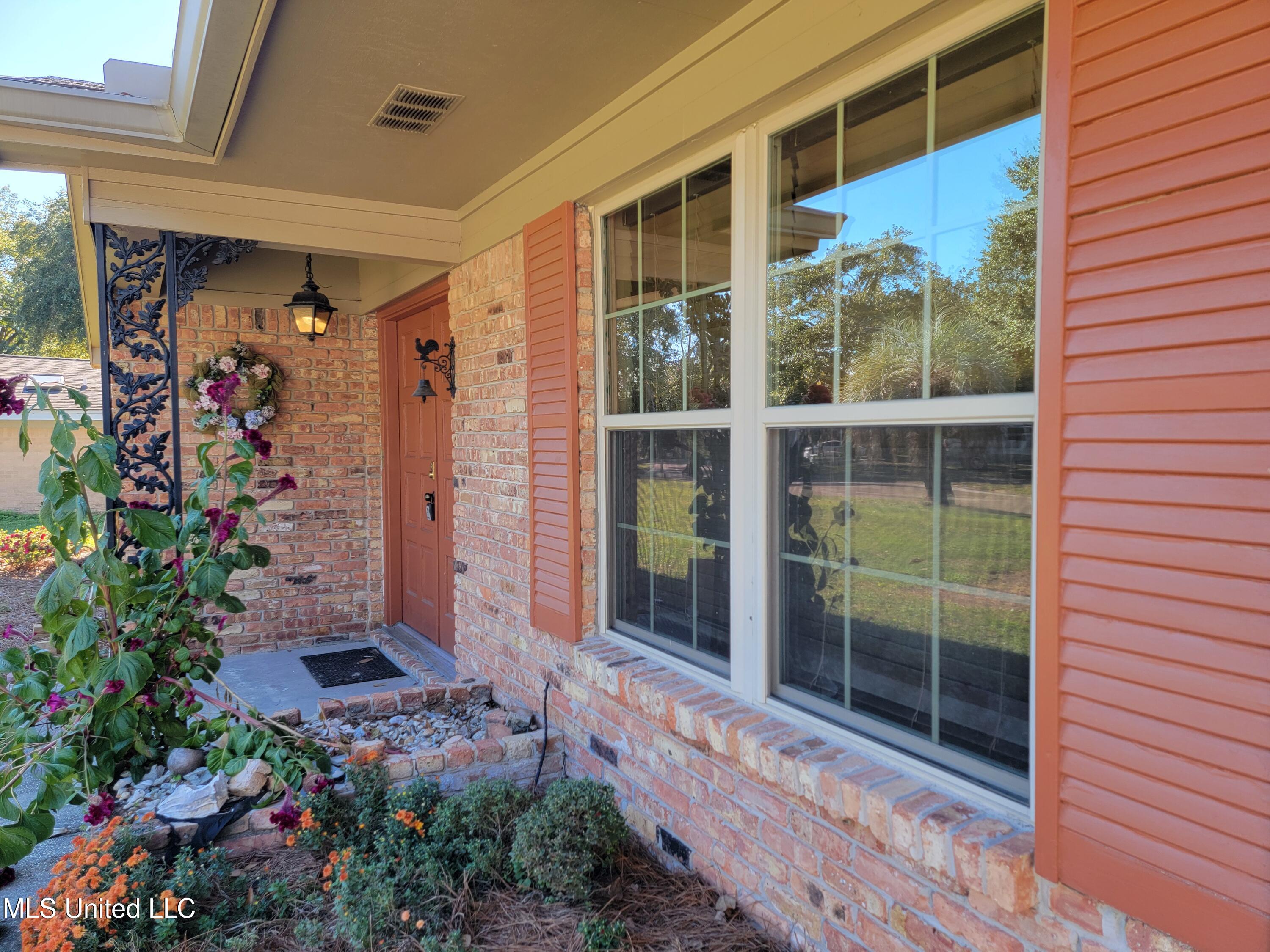 3954 River Pine Drive Property Photo 3