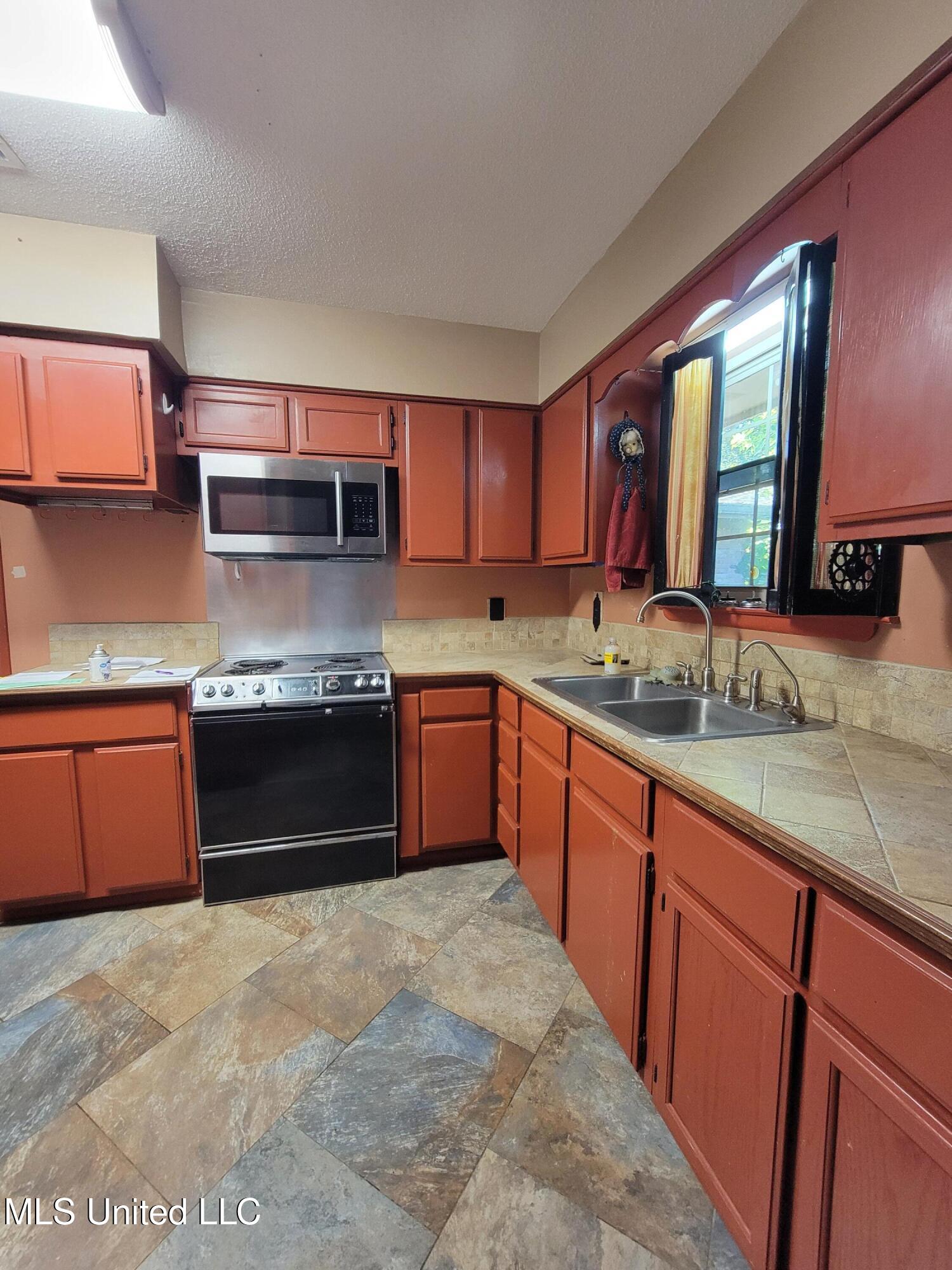 3954 River Pine Drive Property Photo 12