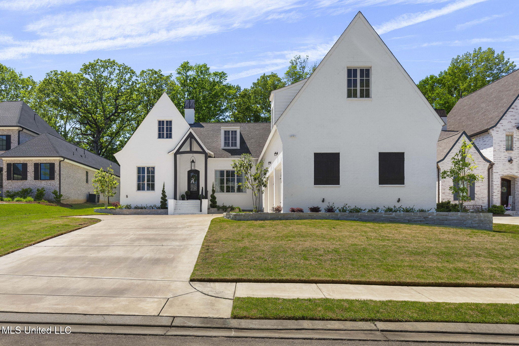 323 Penrose Place Property Photo 2