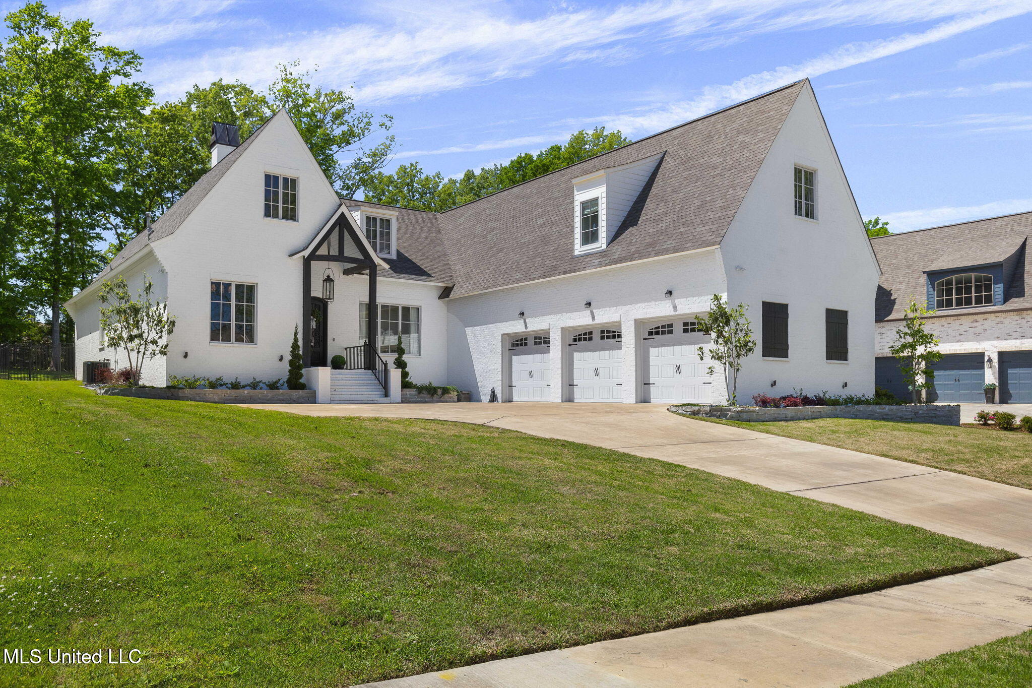 323 Penrose Place Property Photo 3