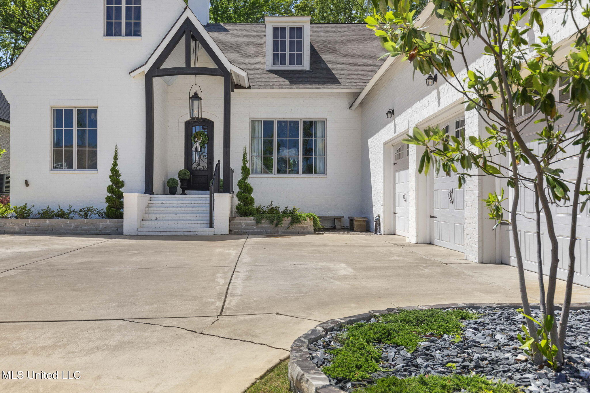 323 Penrose Place Property Photo 5