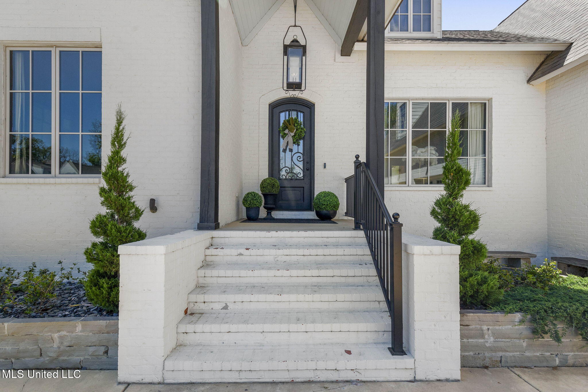 323 Penrose Place Property Photo 8