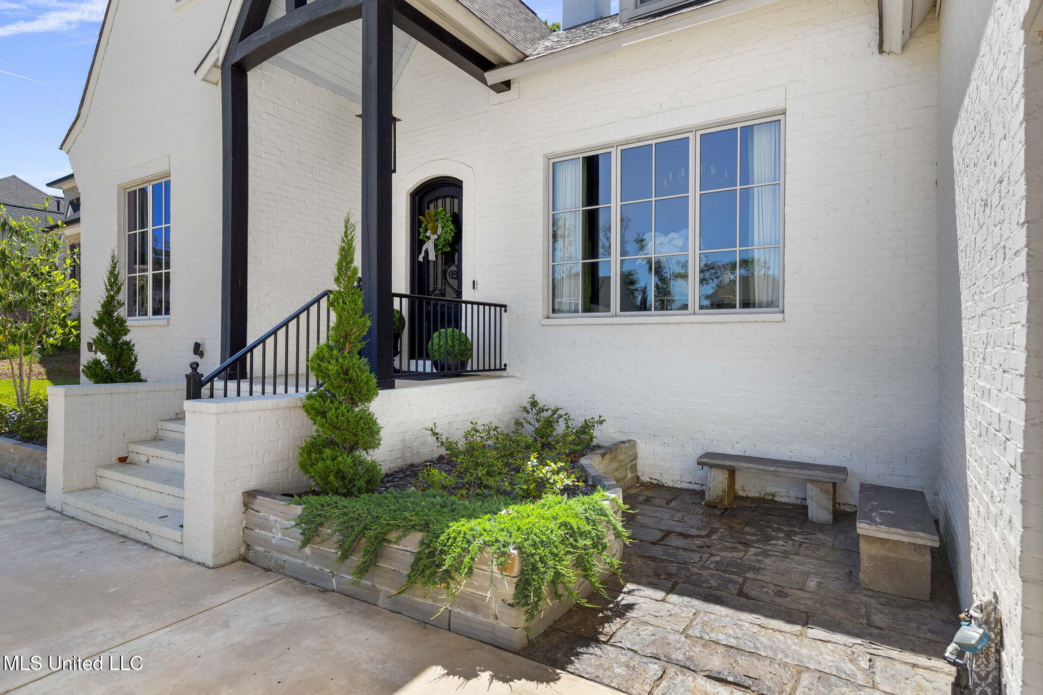 323 Penrose Place Property Photo 9