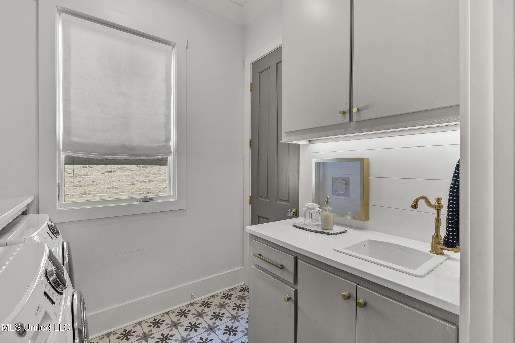 323 Penrose Place Property Photo 30