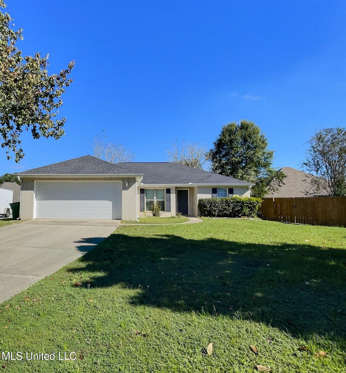 8133 Rue Hollifield Property Photo 1