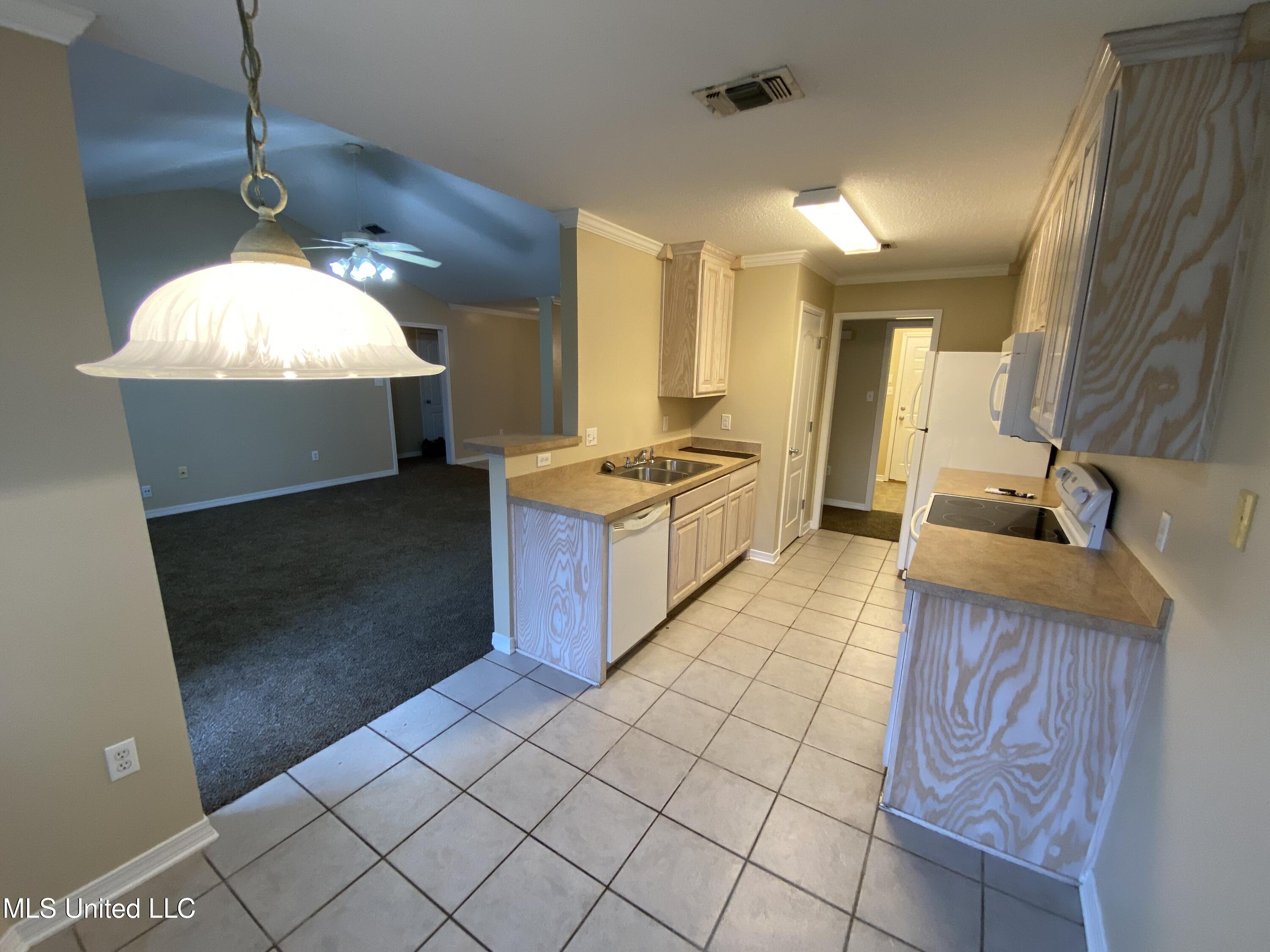 8133 Rue Hollifield Property Photo 12