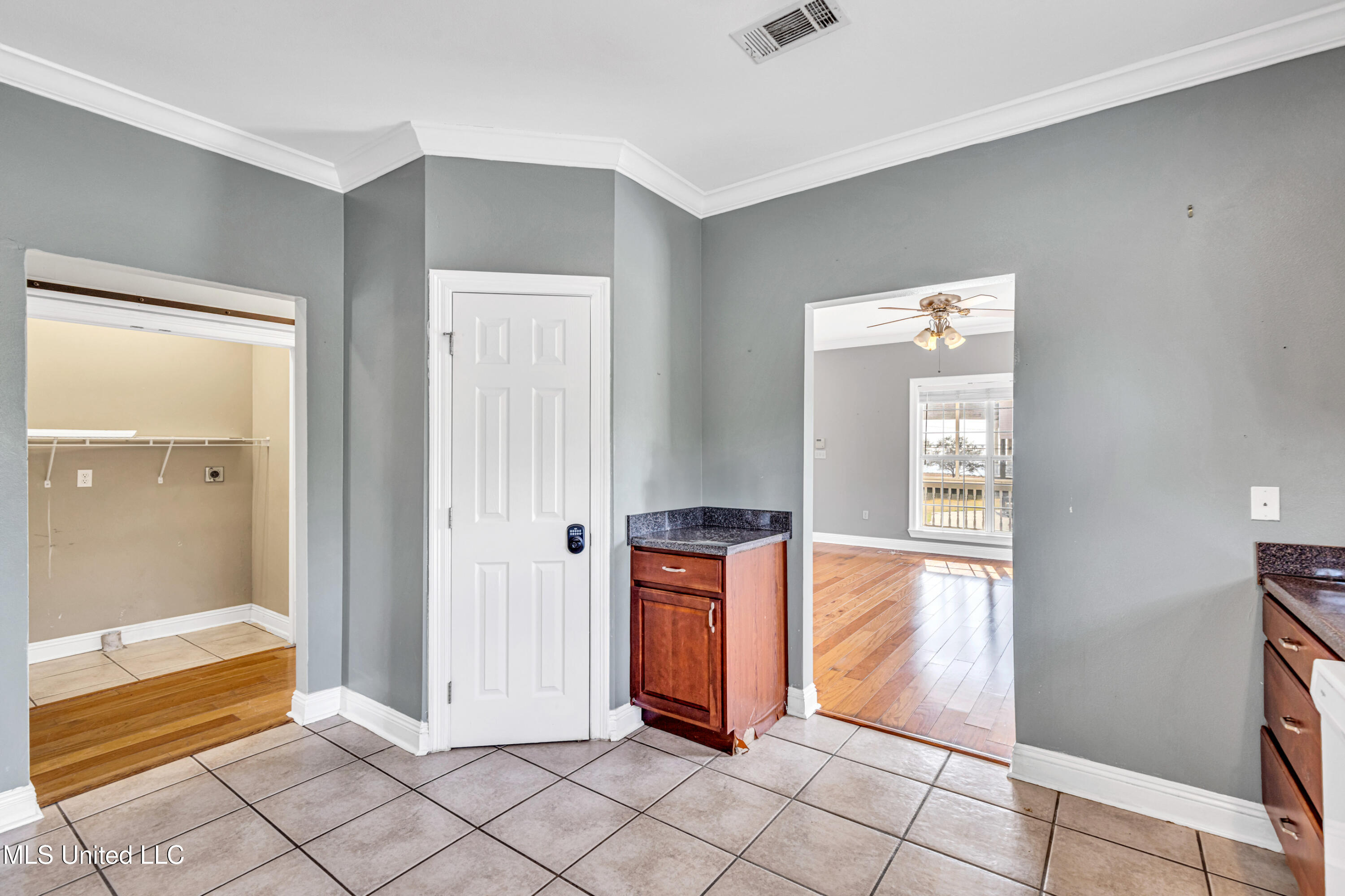 104 Sandy Hook Drive Property Photo 8