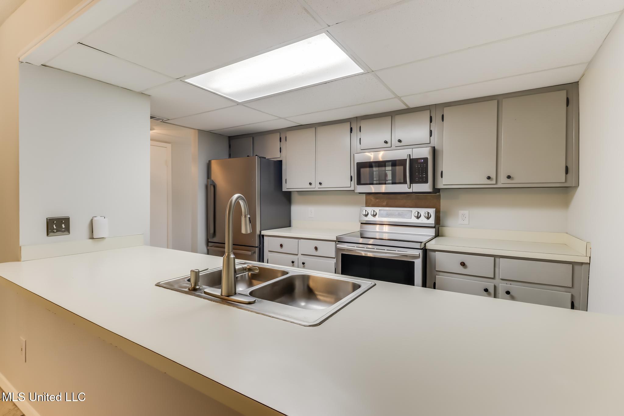 15241 N Parkwood Drive Property Photo 6