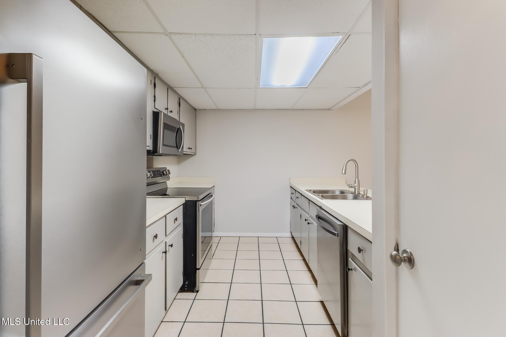 15241 N Parkwood Drive Property Photo 7