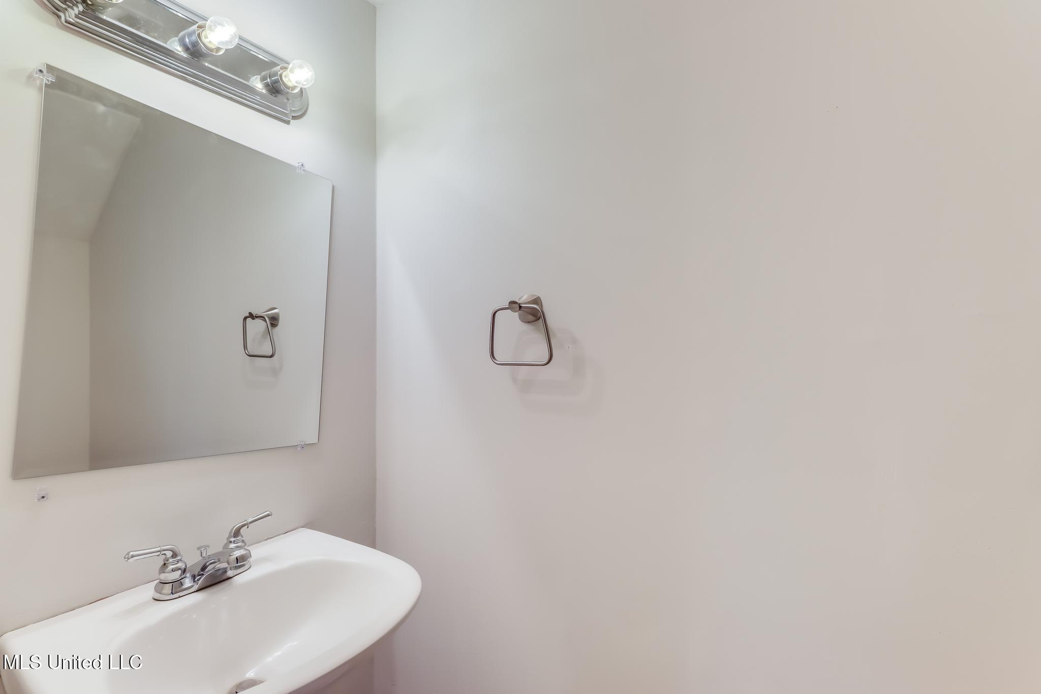 15241 N Parkwood Drive Property Photo 8