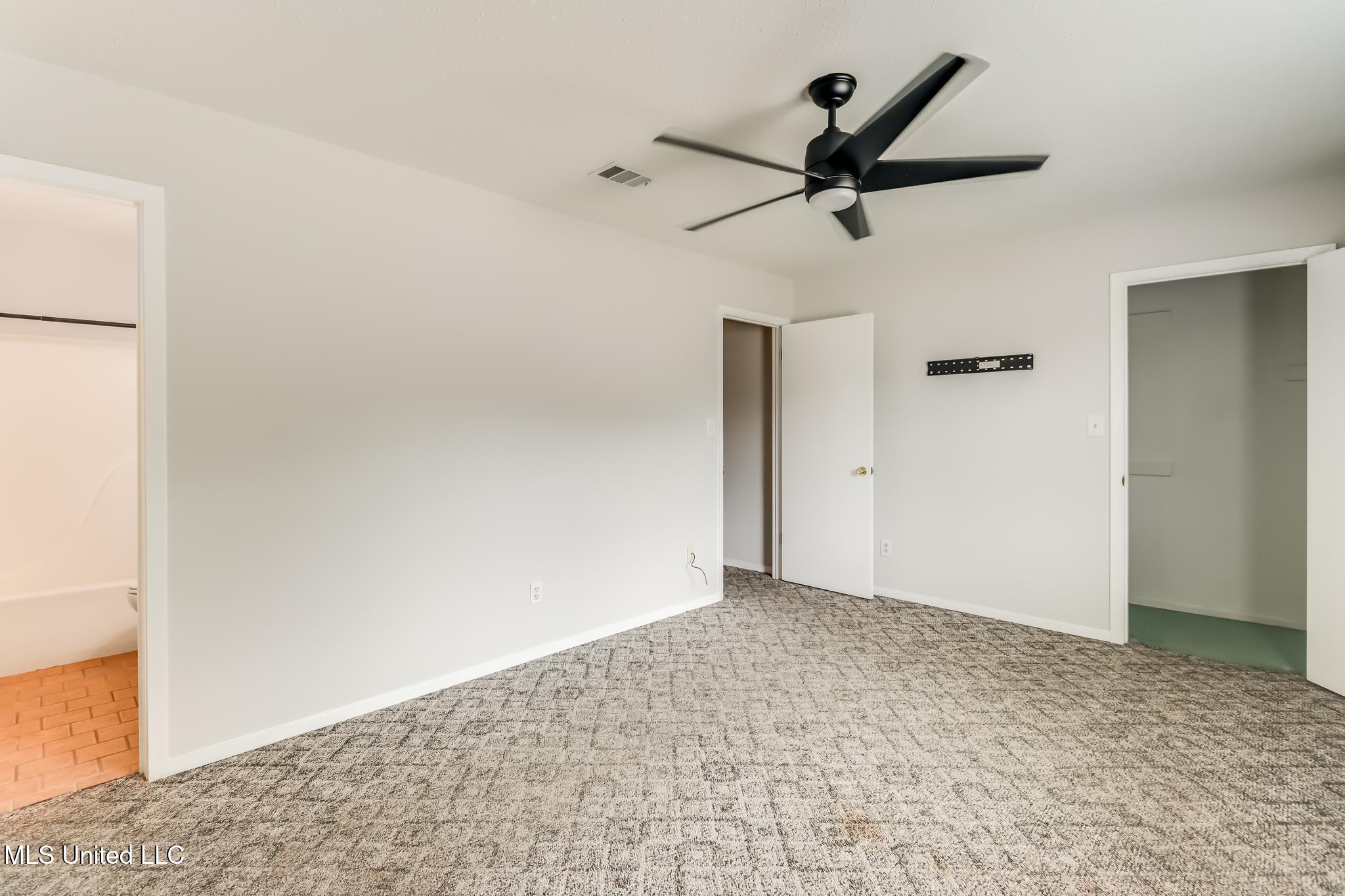 15241 N Parkwood Drive Property Photo 10