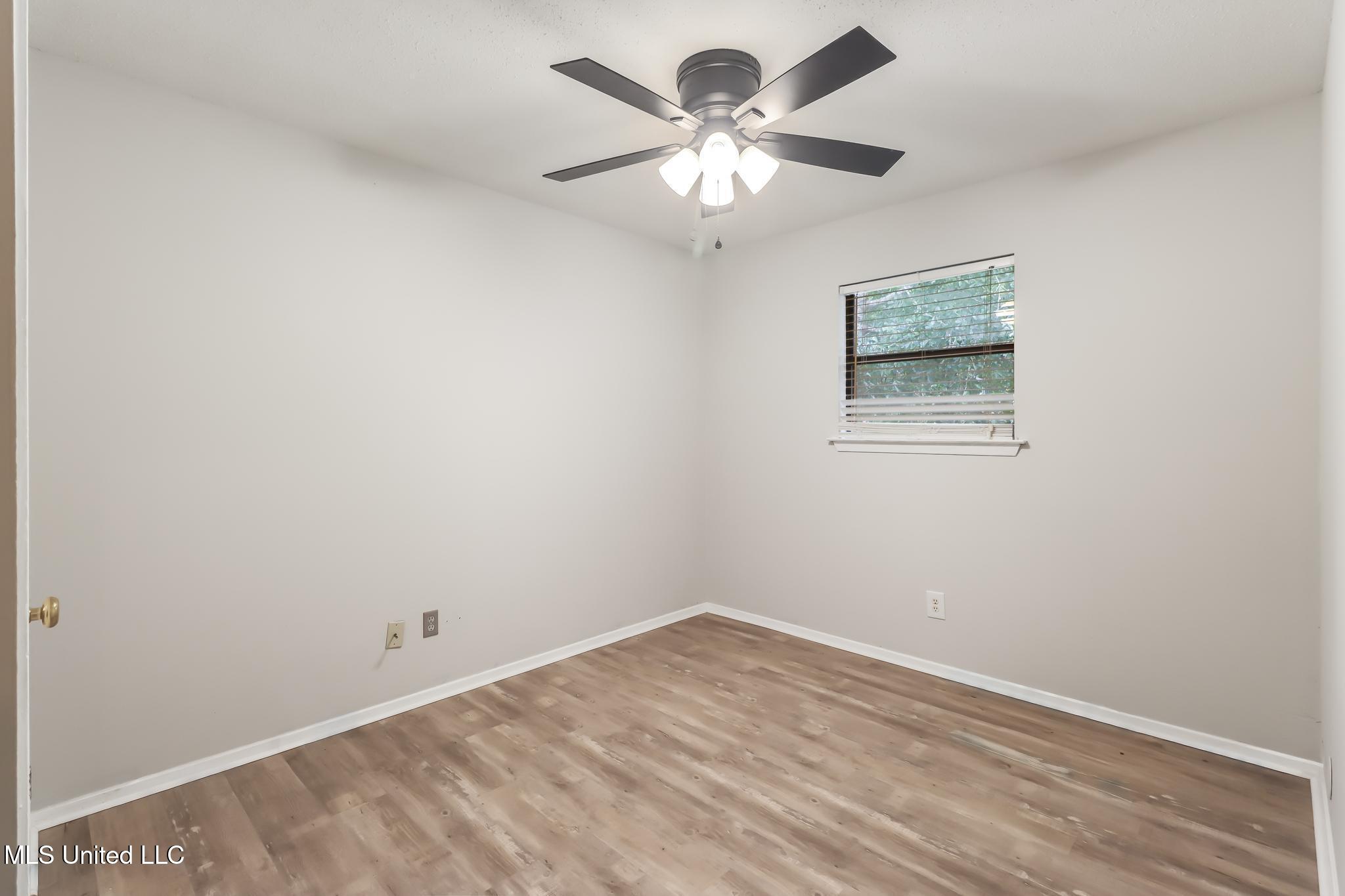 15241 N Parkwood Drive Property Photo 14