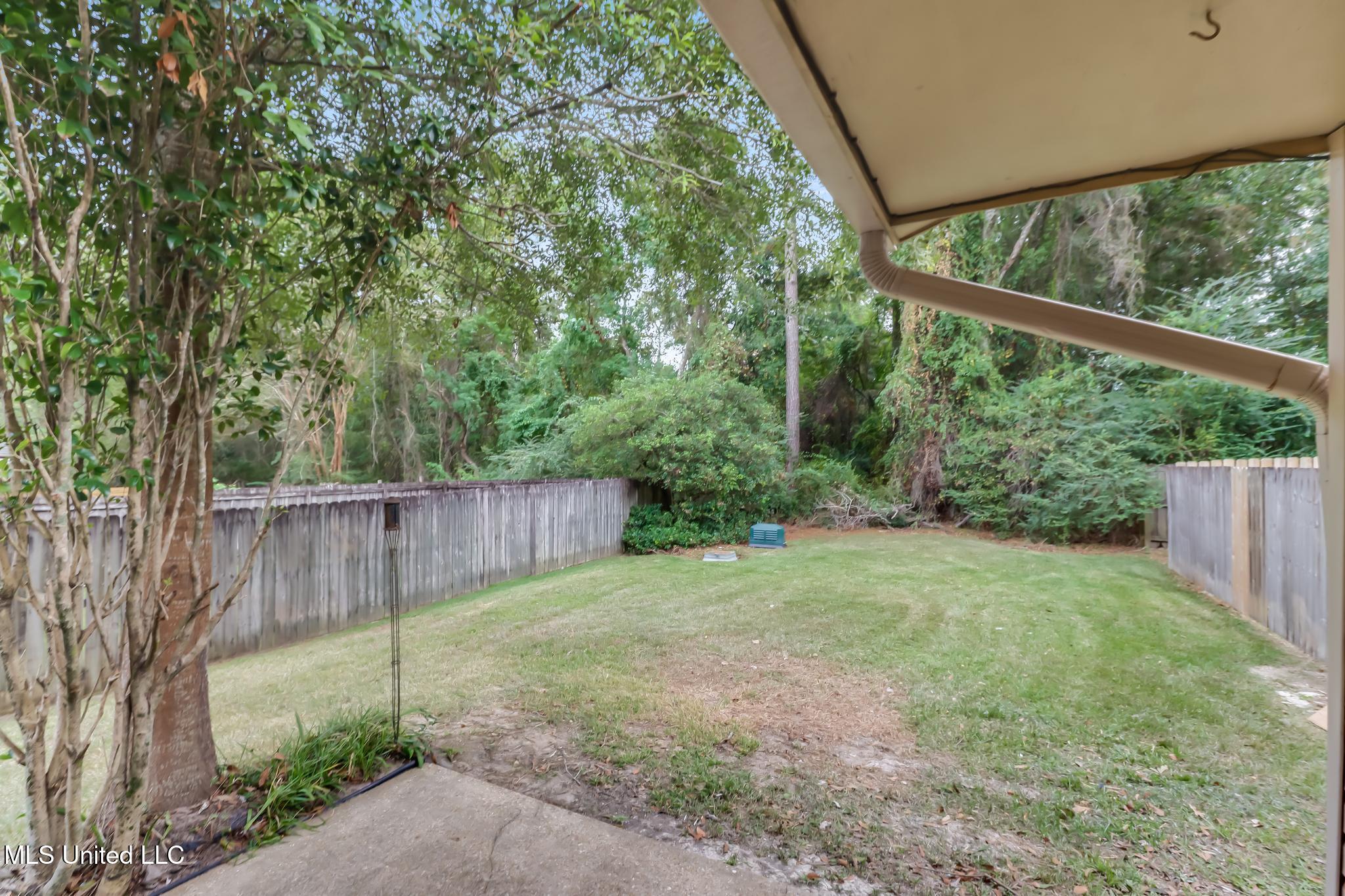 15241 N Parkwood Drive Property Photo 17