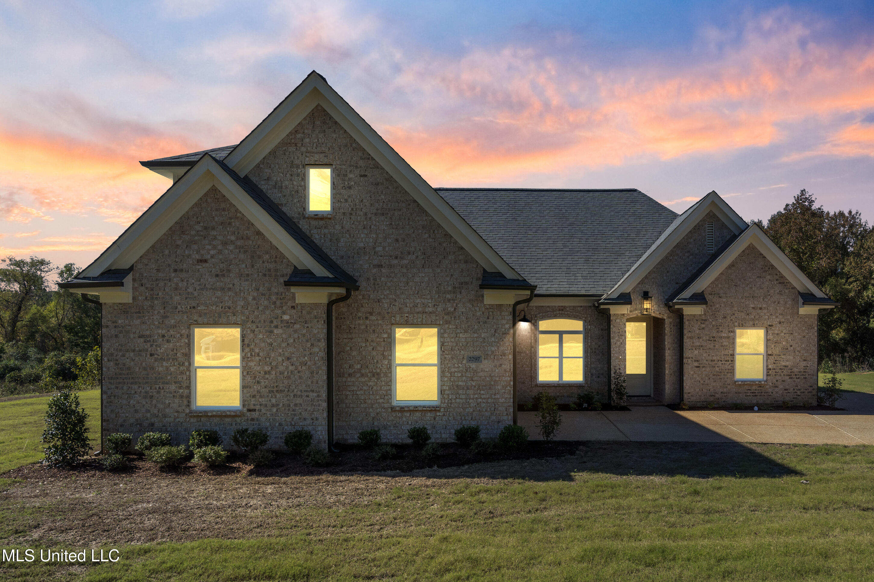 2297 S Highway 301 Property Photo 2