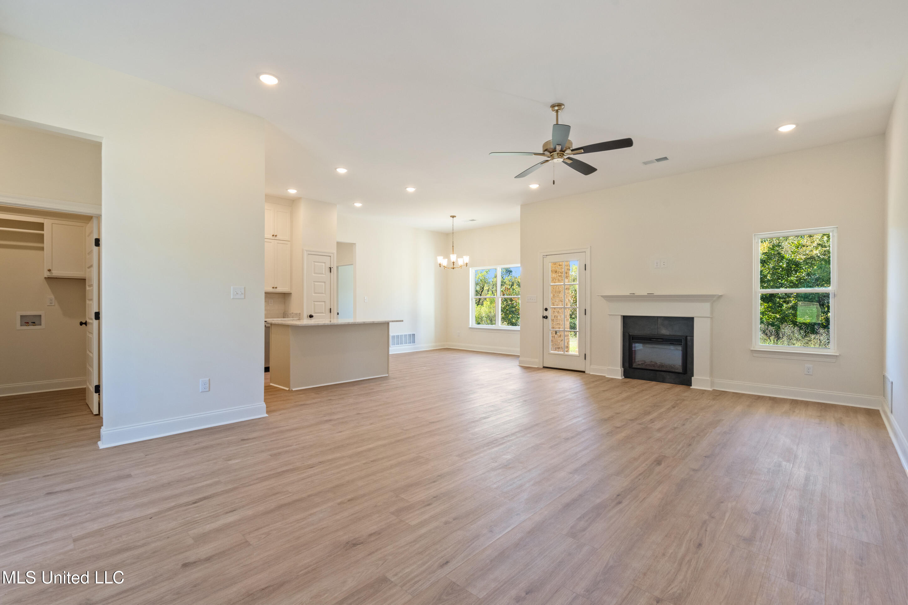 2297 S Highway 301 Property Photo 7