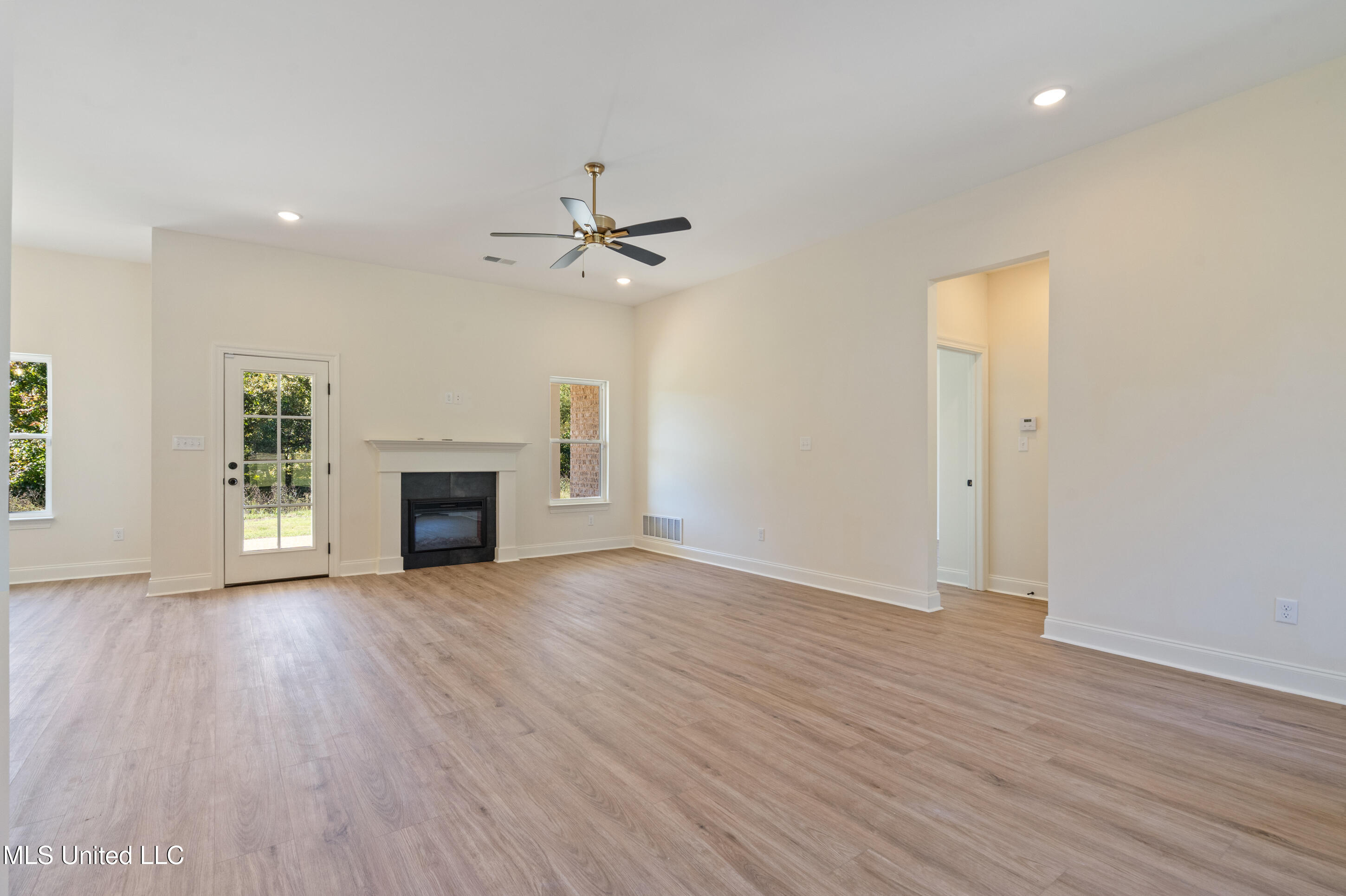 2297 S Highway 301 Property Photo 8