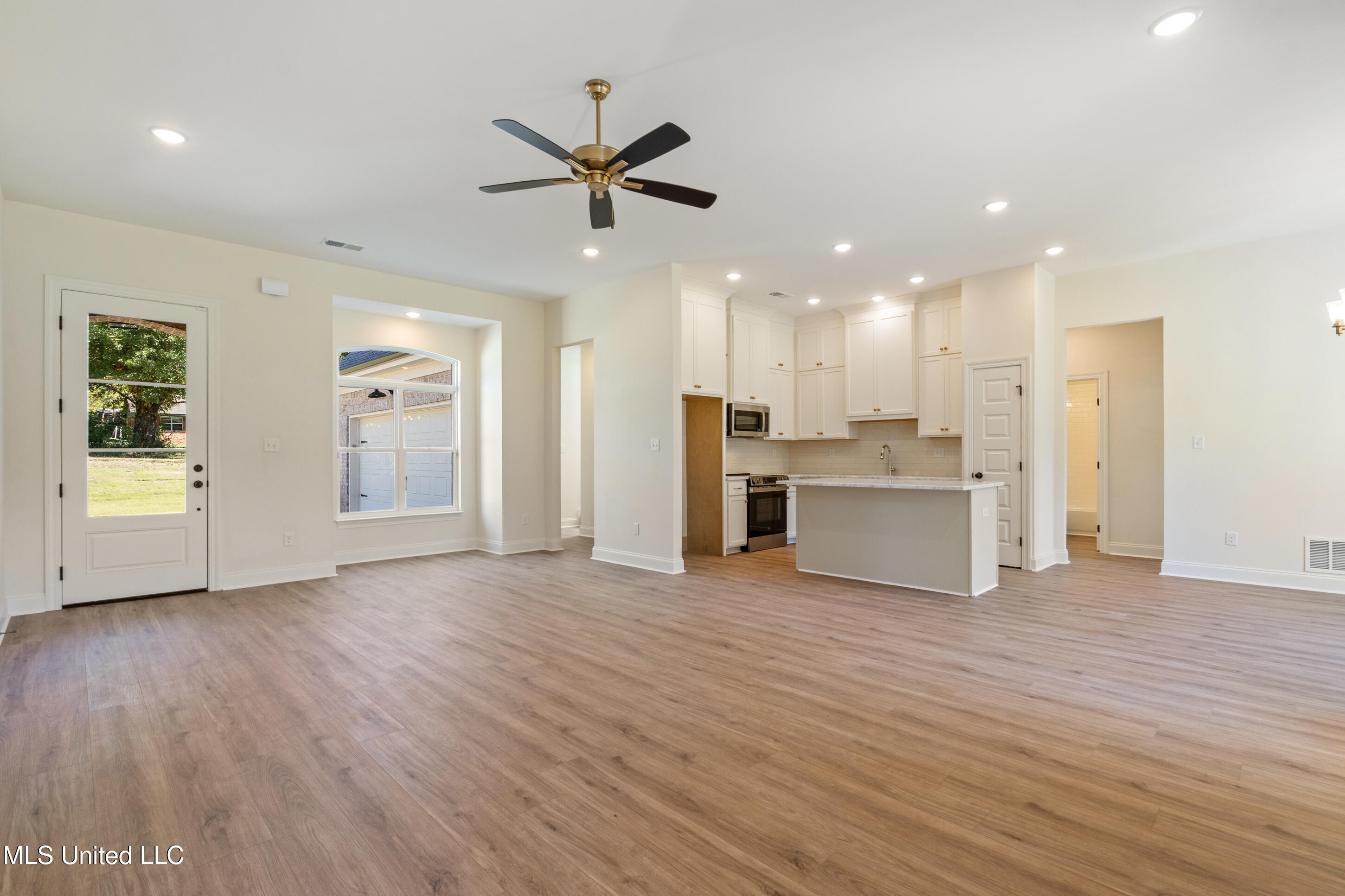 2297 S Highway 301 Property Photo 9